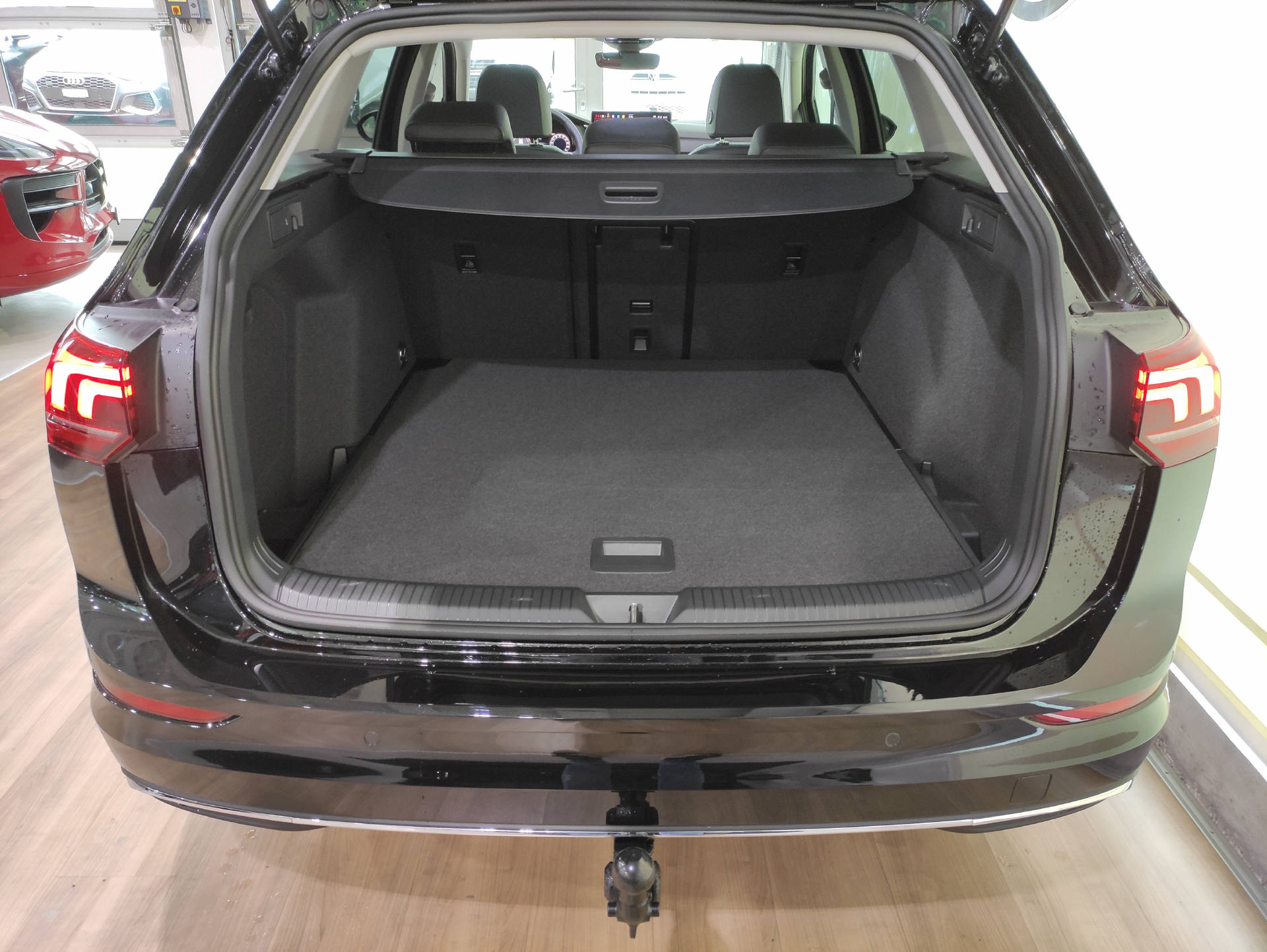 VW Golf VIII Variant 1.5 eTSI Style DSG "Facelift"-image-13
