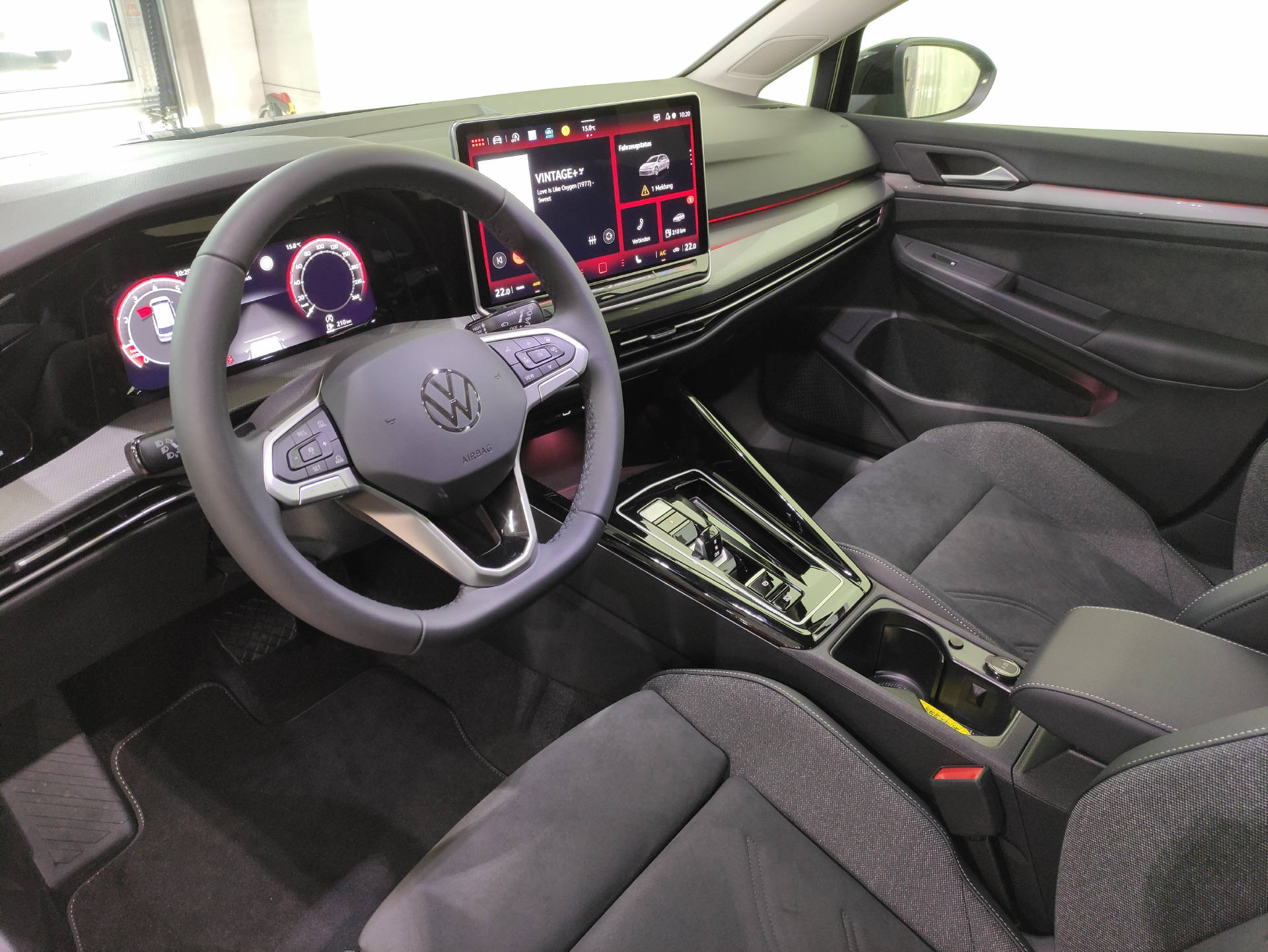 VW Golf VIII Variant 1.5 eTSI Style DSG "Facelift"-image-2