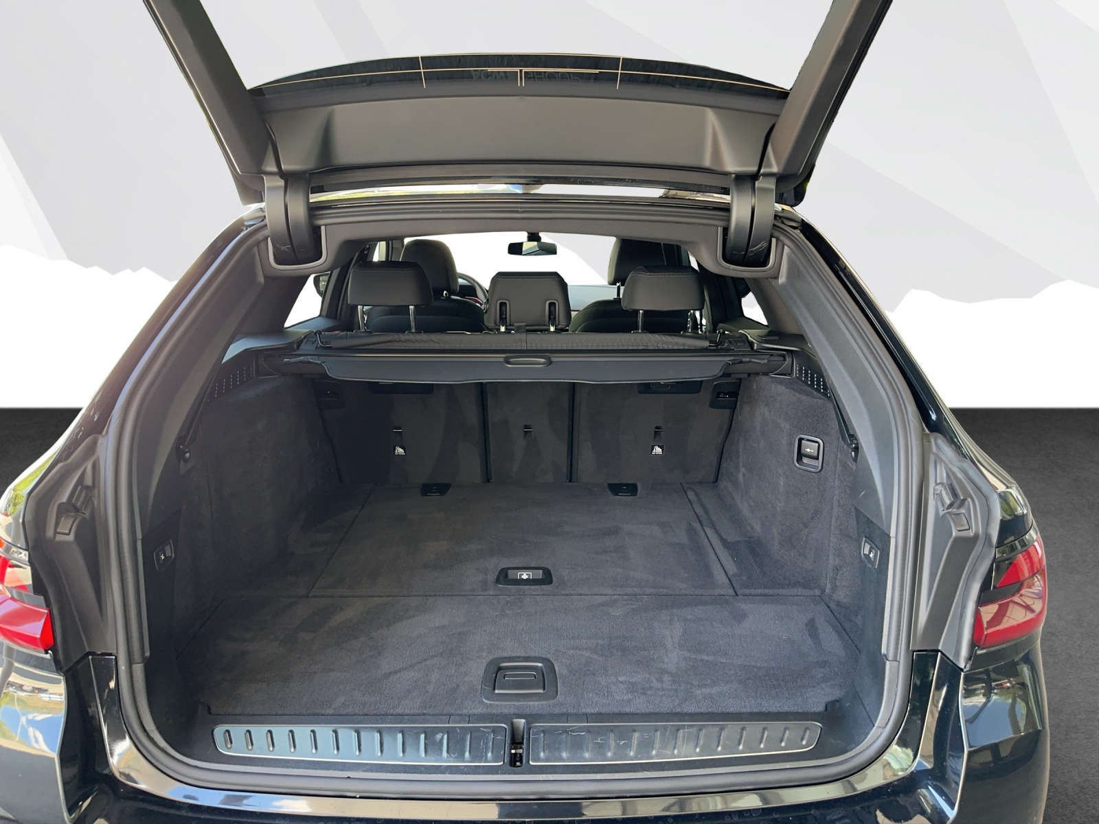 BMW 520d xDrive Touring-image-16