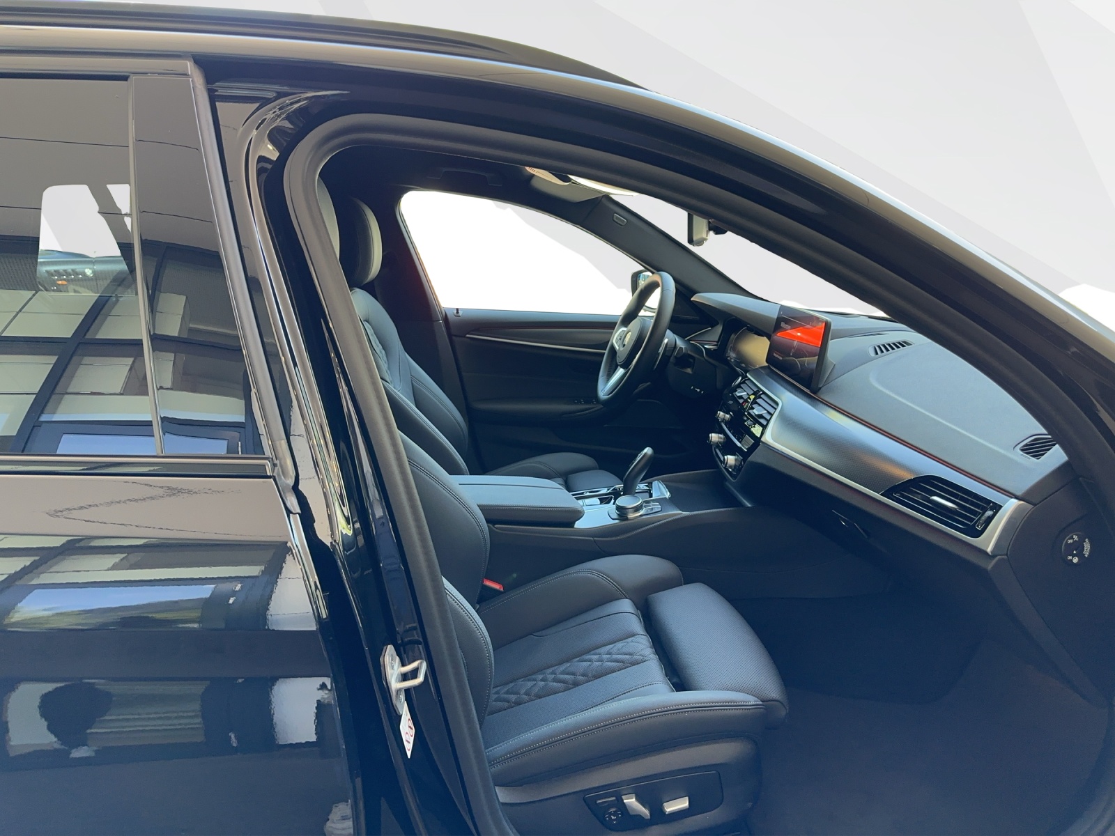 BMW 520d xDrive Touring-image-14
