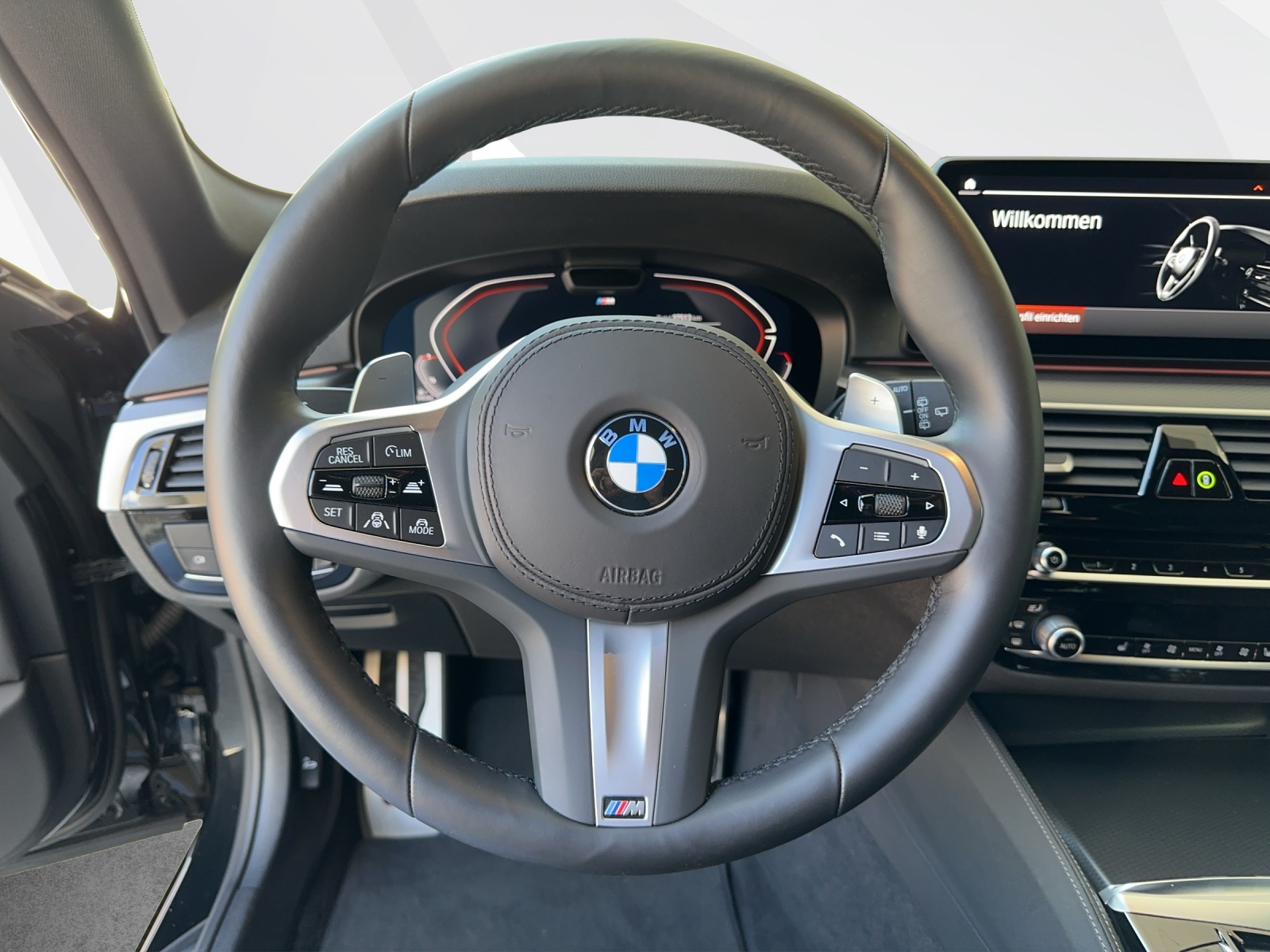 BMW 520d xDrive Touring-image-10
