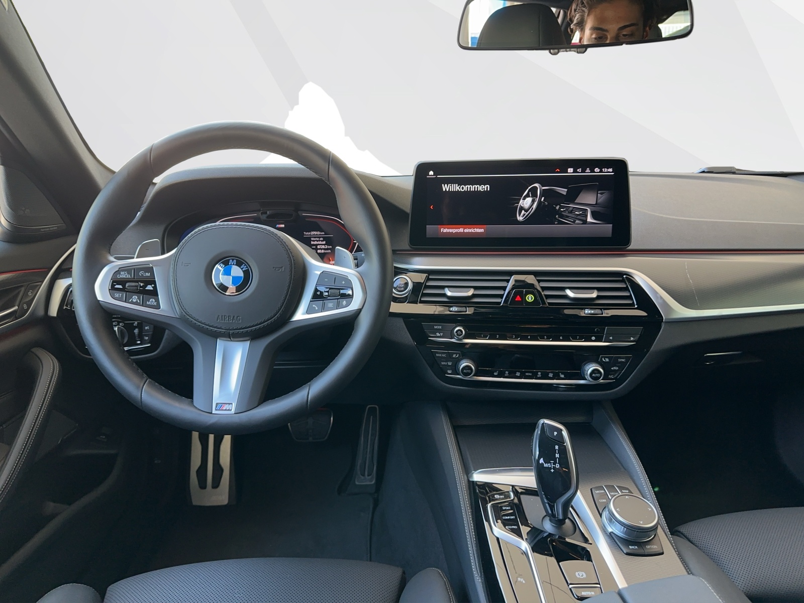 BMW 520d xDrive Touring-image-9