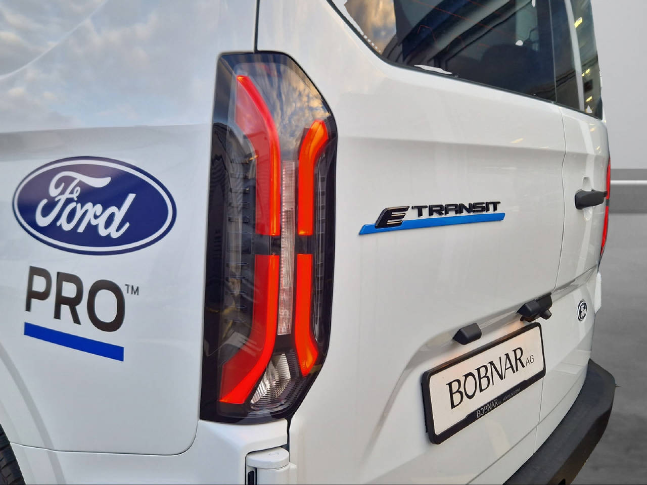 FORD E-Transit C Van 320 L2 Trend-image-5
