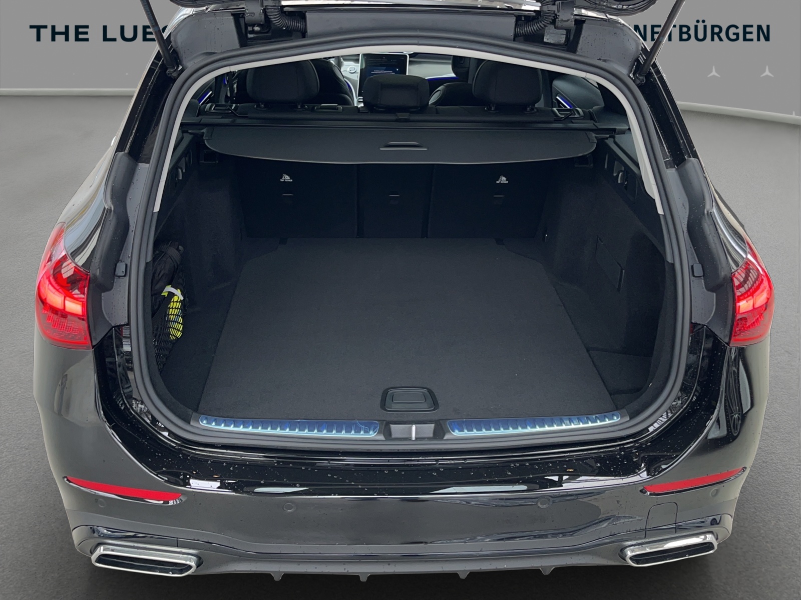 MERCEDES-BENZ C 300 T 4Matic AMG Line-image-13