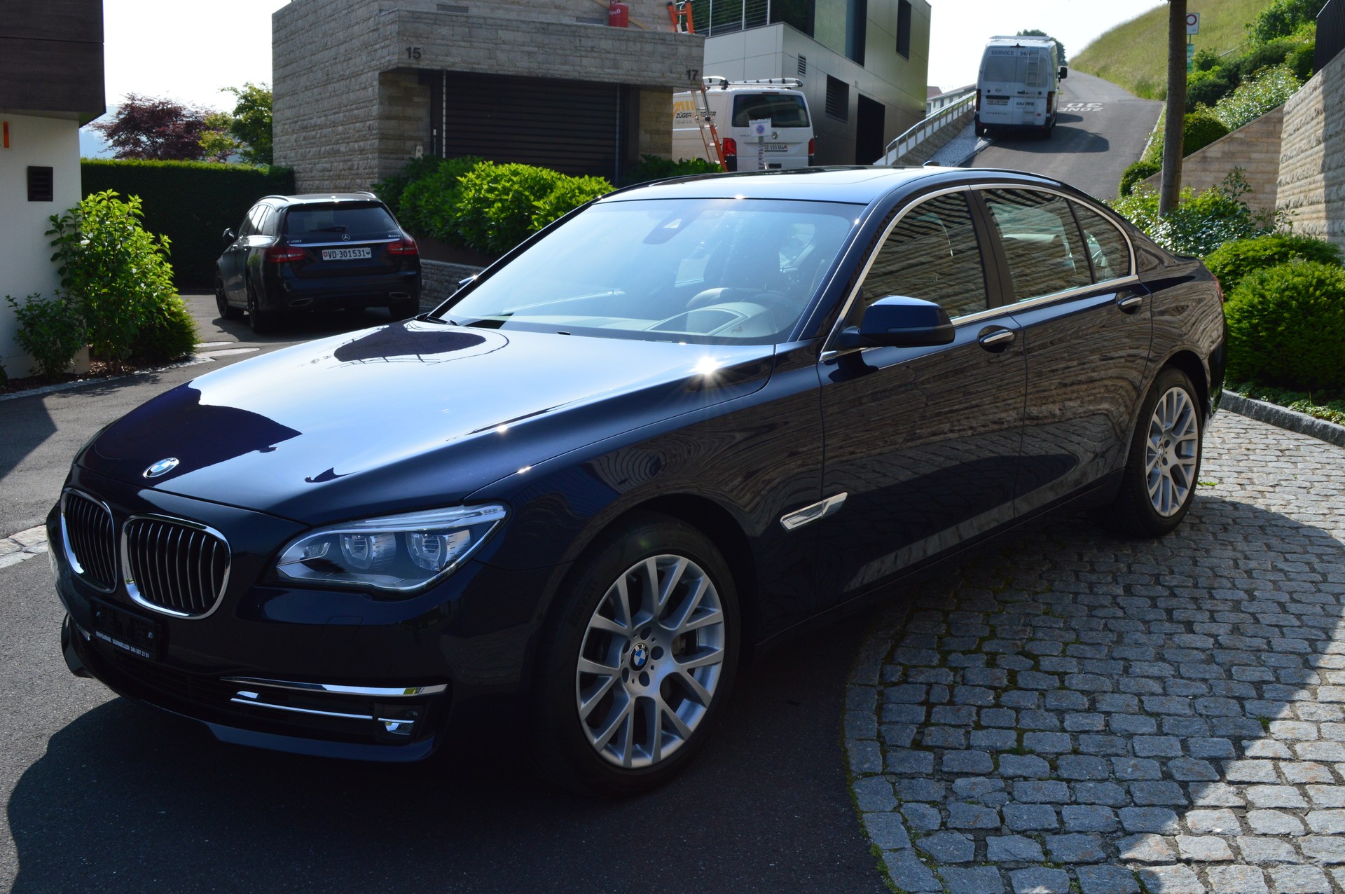 BMW 750i xDrive-image-1