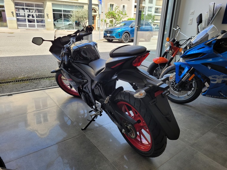SUZUKI GSX-R 125-showroom-element-3