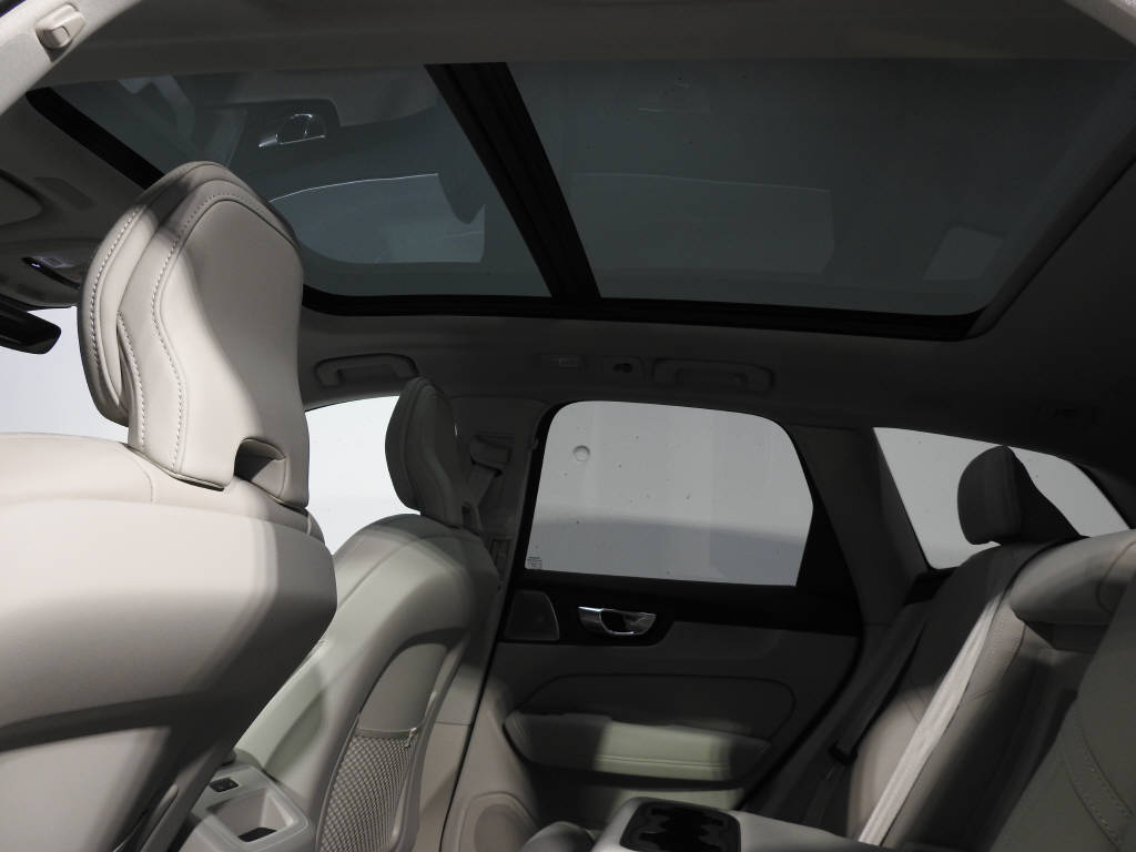 VOLVO XC60 2.0 T8 TE Ultra Bright eAWD-image-10
