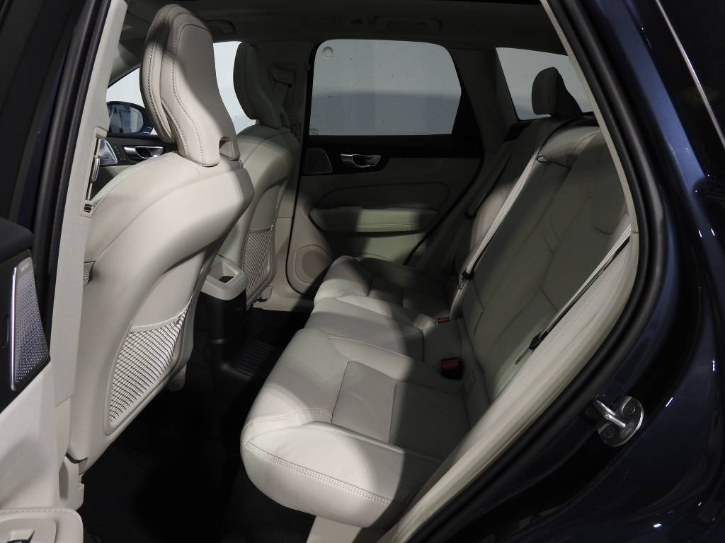 VOLVO XC60 2.0 T8 TE Ultra Bright eAWD-image-11