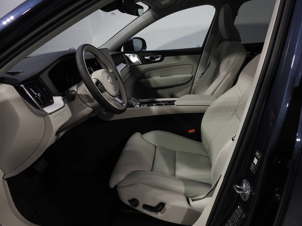 VOLVO XC60 2.0 T8 TE Ultra Bright eAWD-image-9