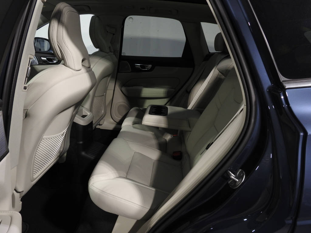 VOLVO XC60 2.0 T8 TE Ultra Bright eAWD-image-12