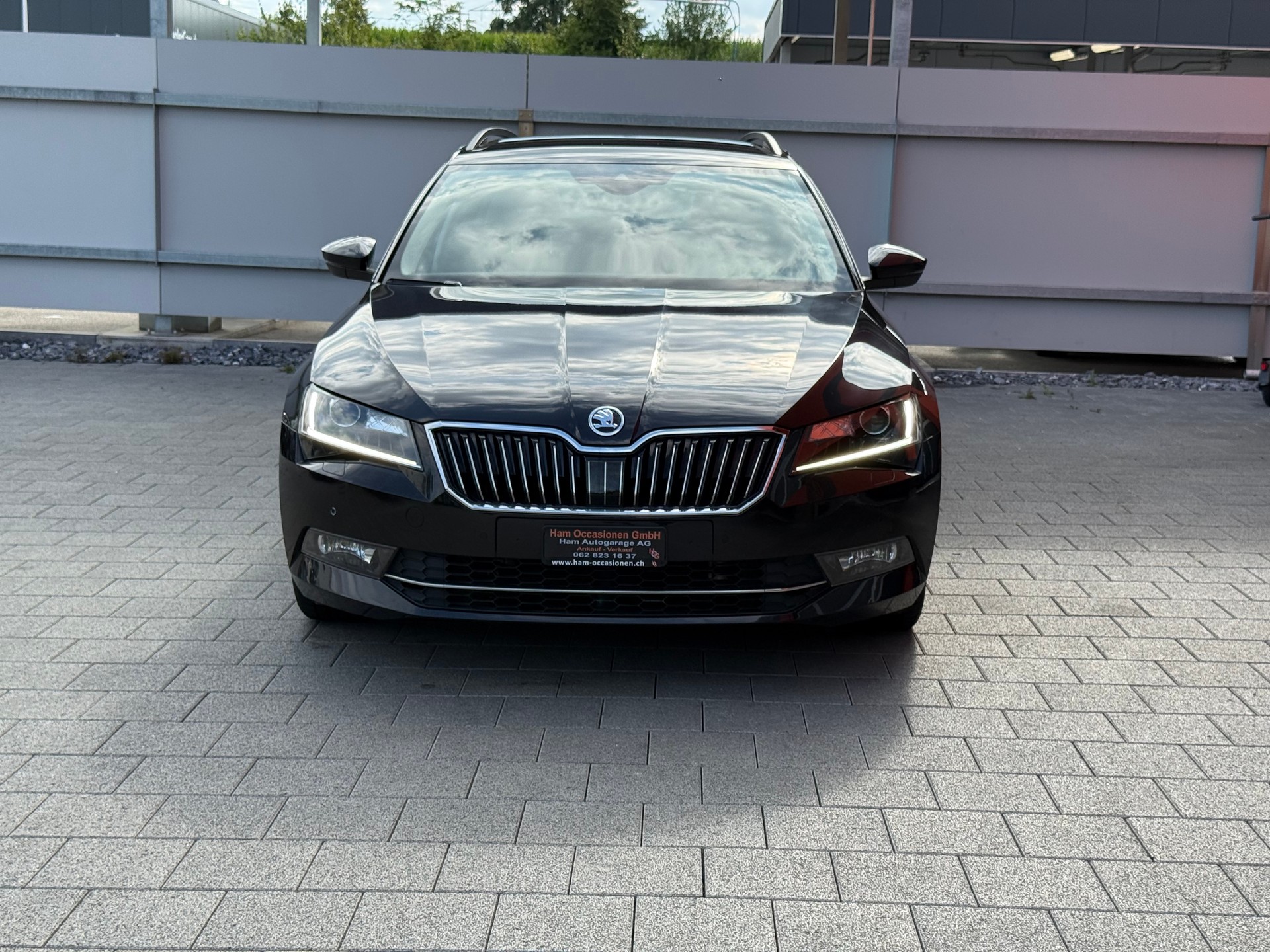 SKODA Superb Combi 2.0 TDi Ambition-image-0