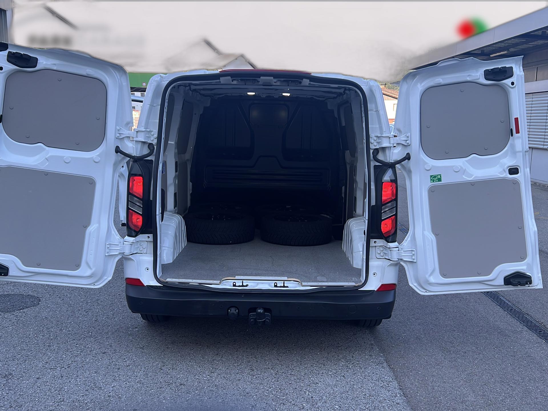 FORD Transit Custom Van 320 L1 2.0 EcoBlue 170 Trend-image-15