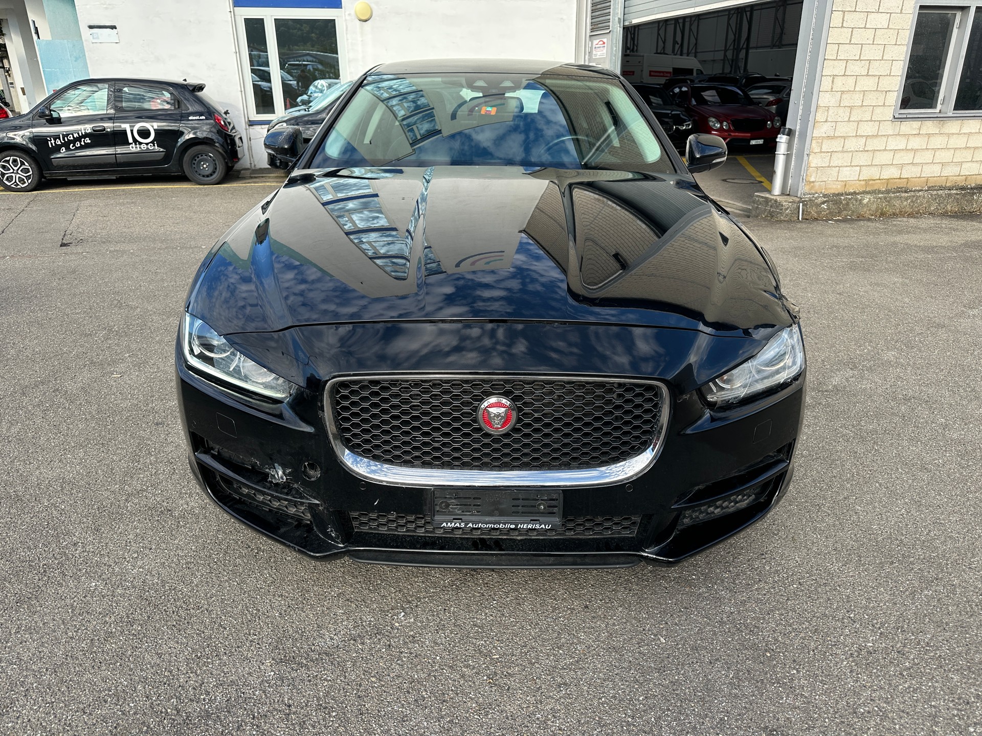 JAGUAR XE 20d Pure Automat-image-1