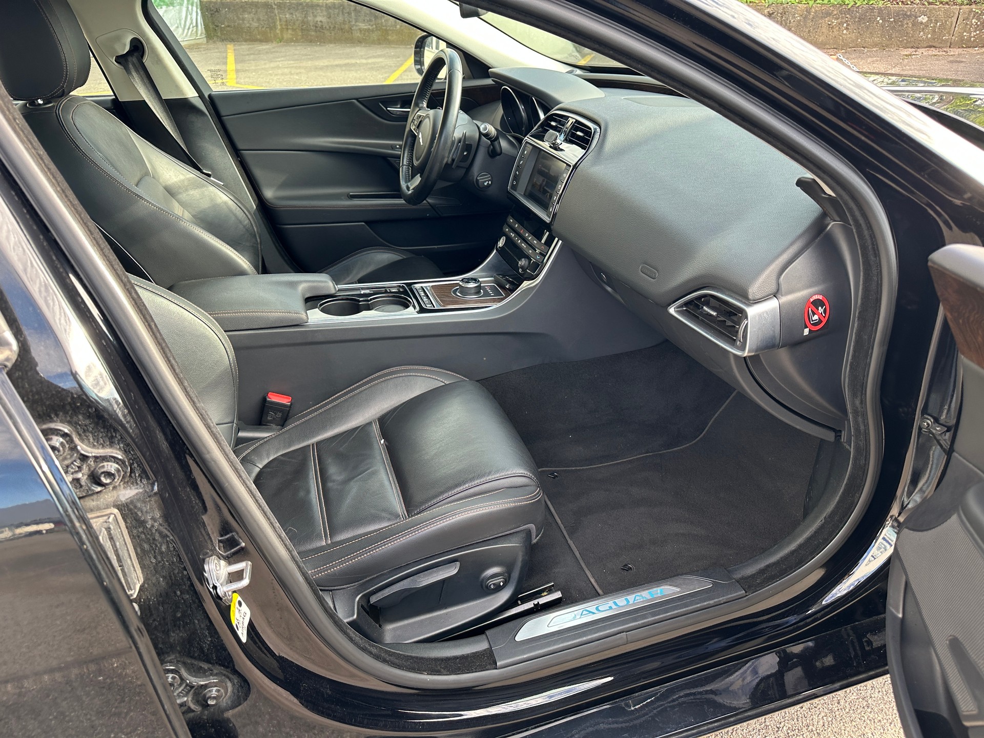 JAGUAR XE 20d Pure Automat-image-10