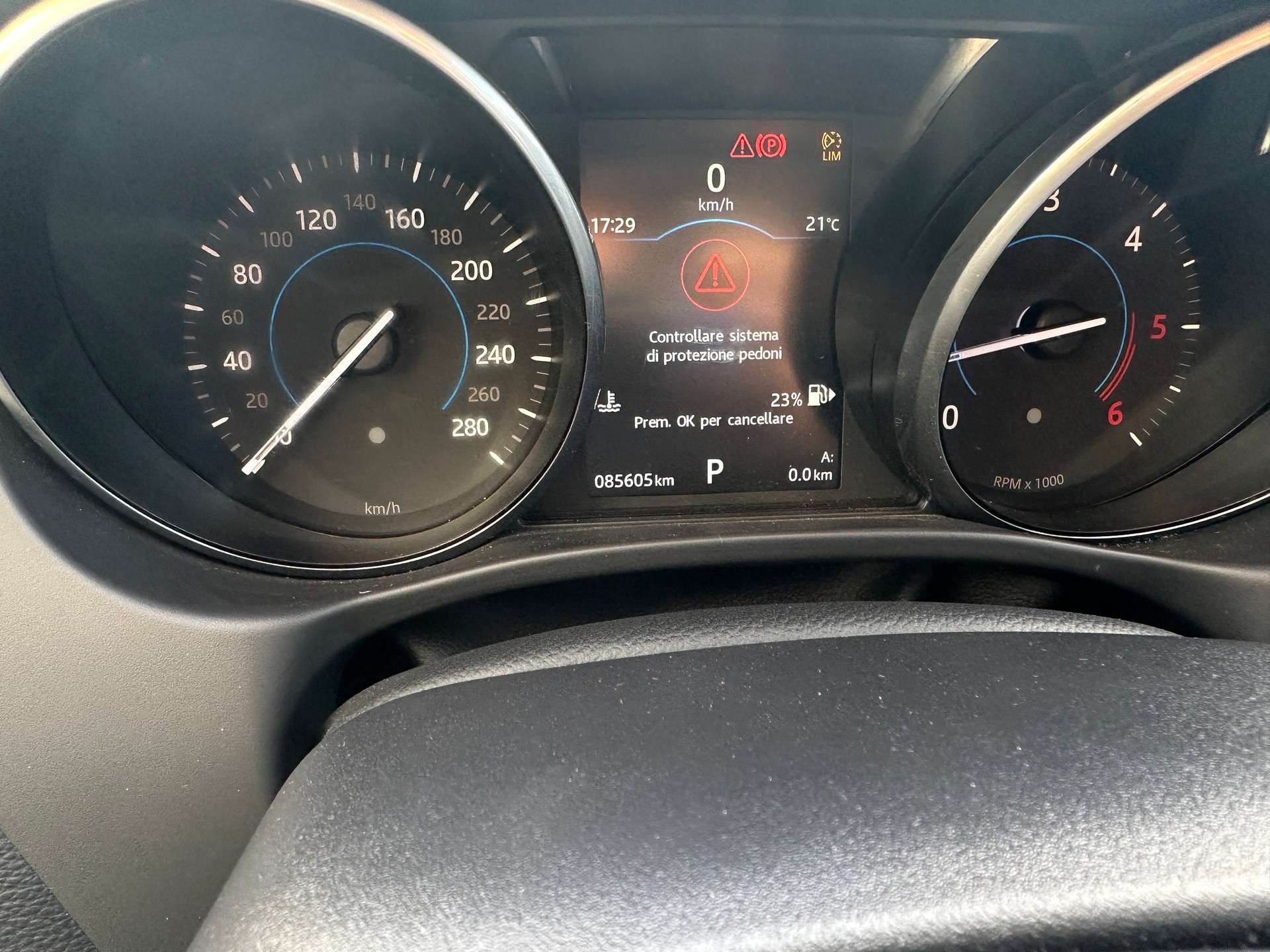 JAGUAR XE 20d Pure Automat-image-12