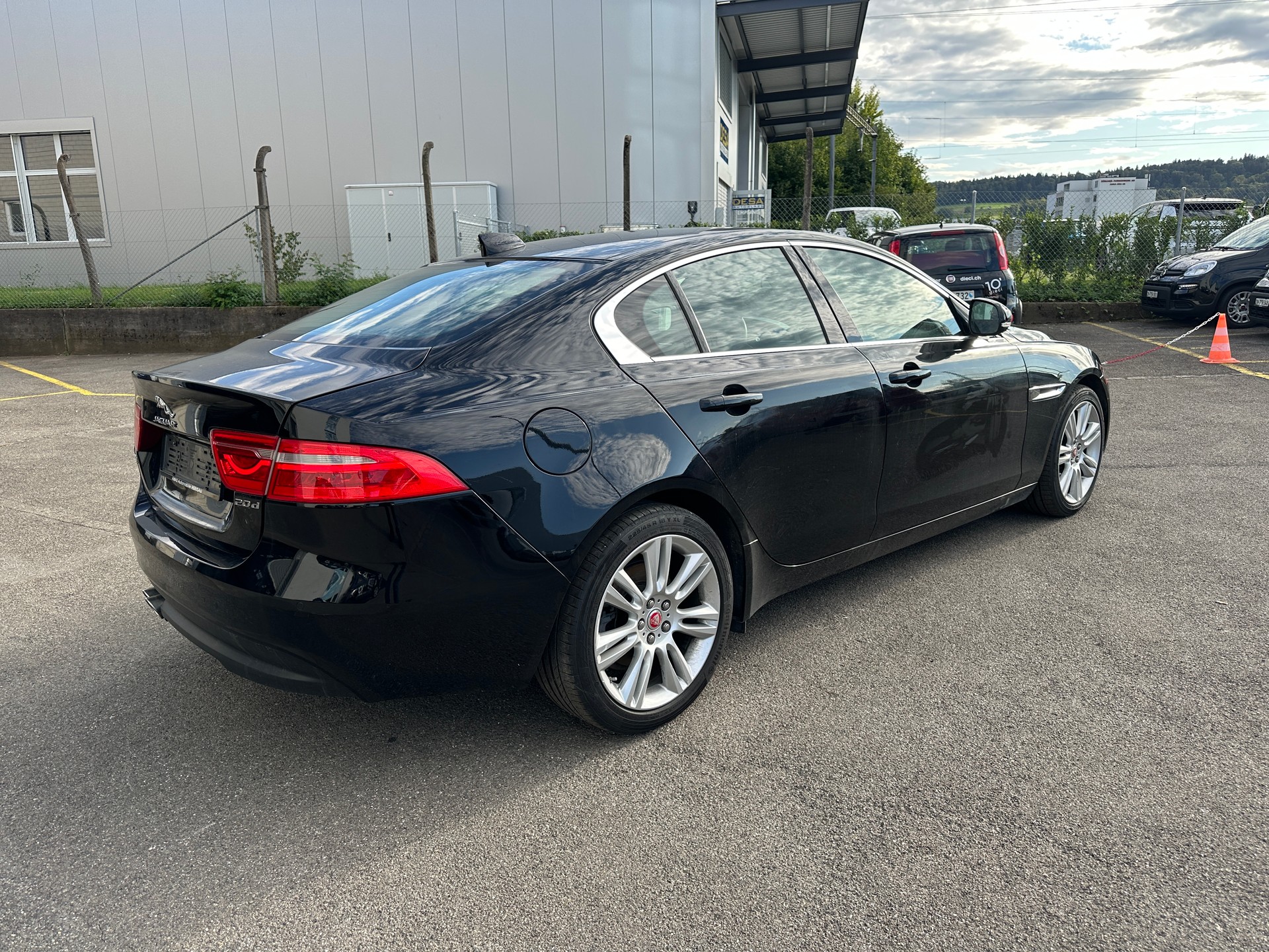 JAGUAR XE 20d Pure Automat-image-3