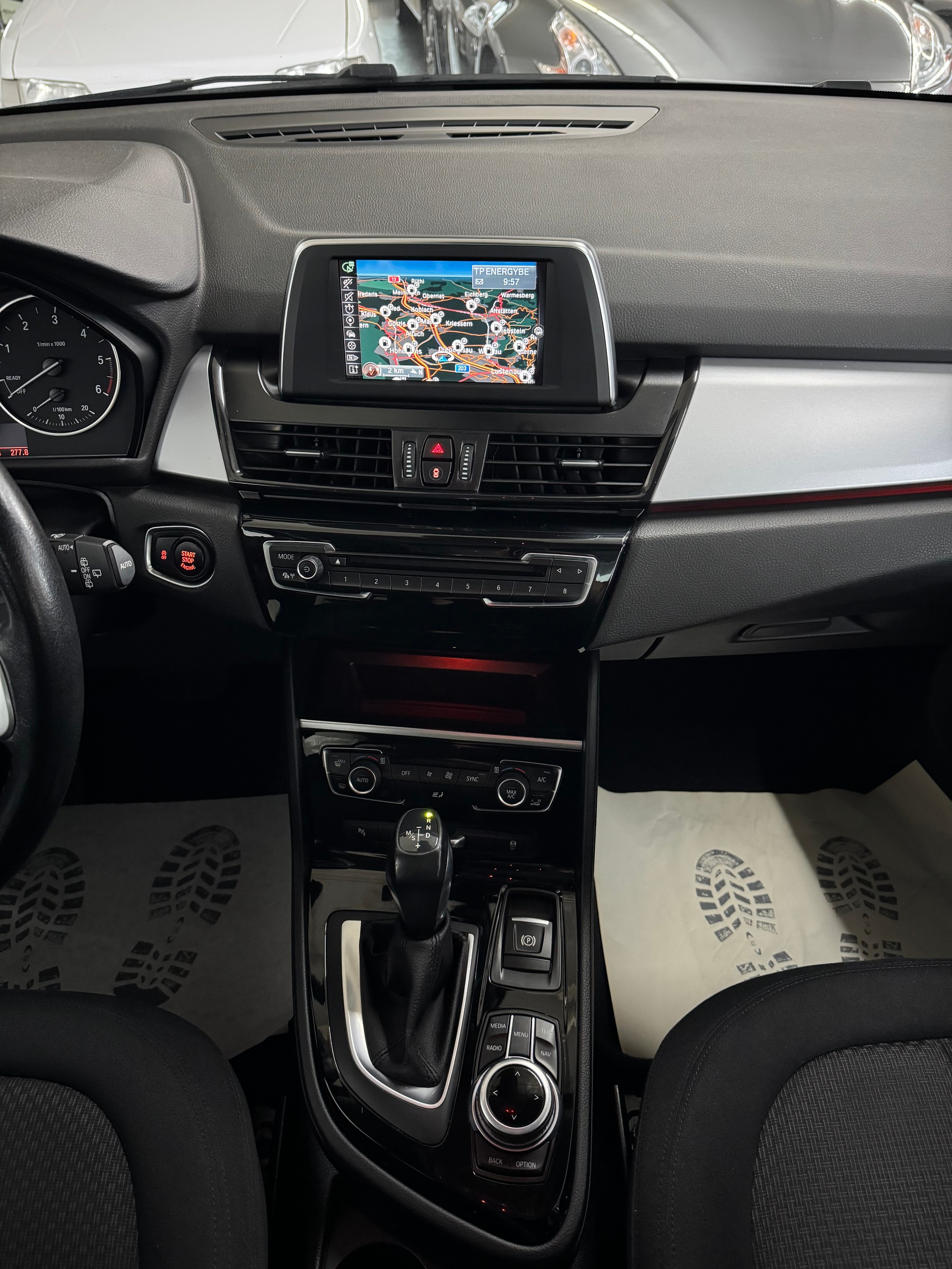 BMW 218d xDrive Gran Tourer Steptronic-image-15