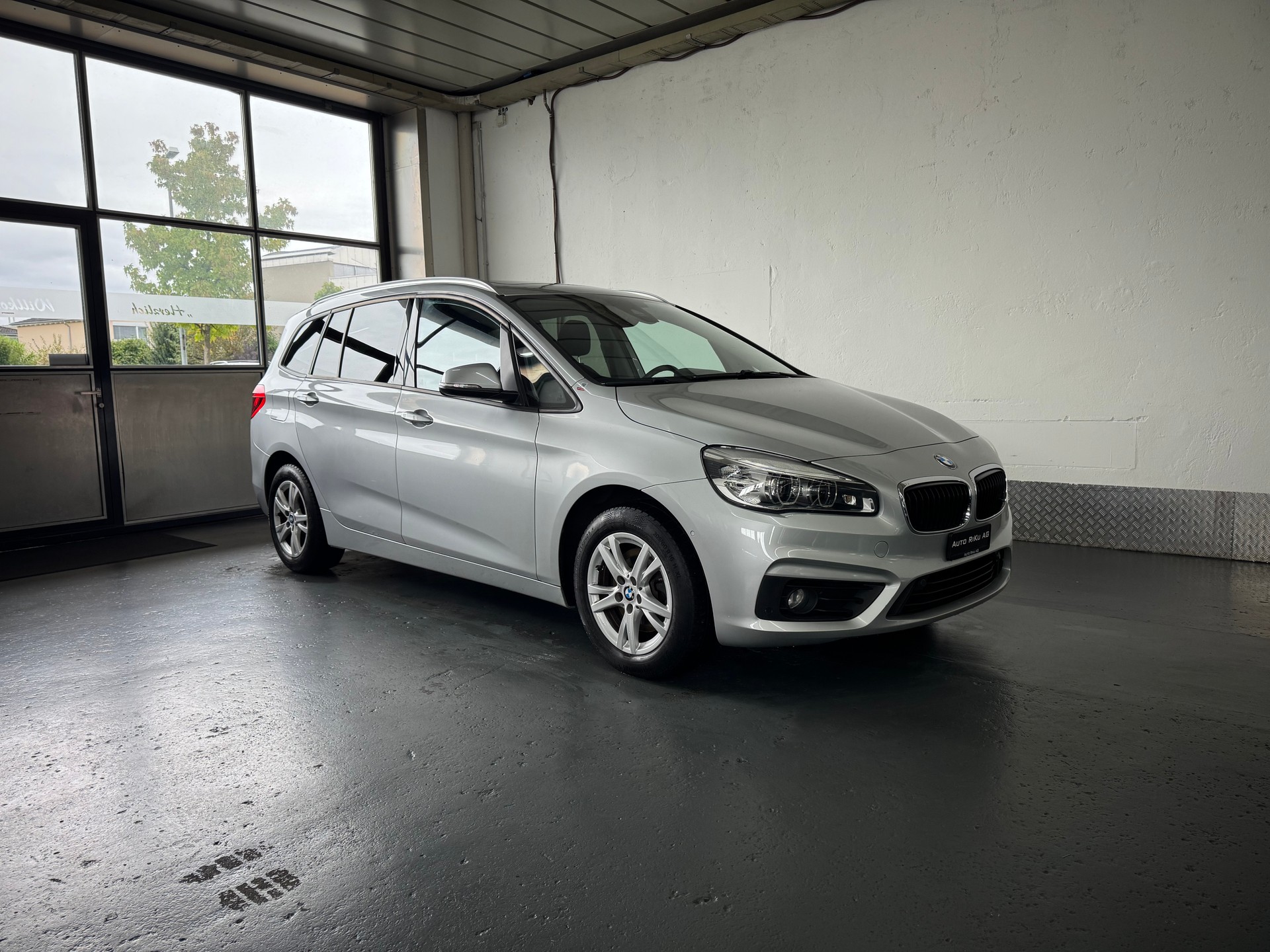BMW 218d xDrive Gran Tourer Steptronic-image-1