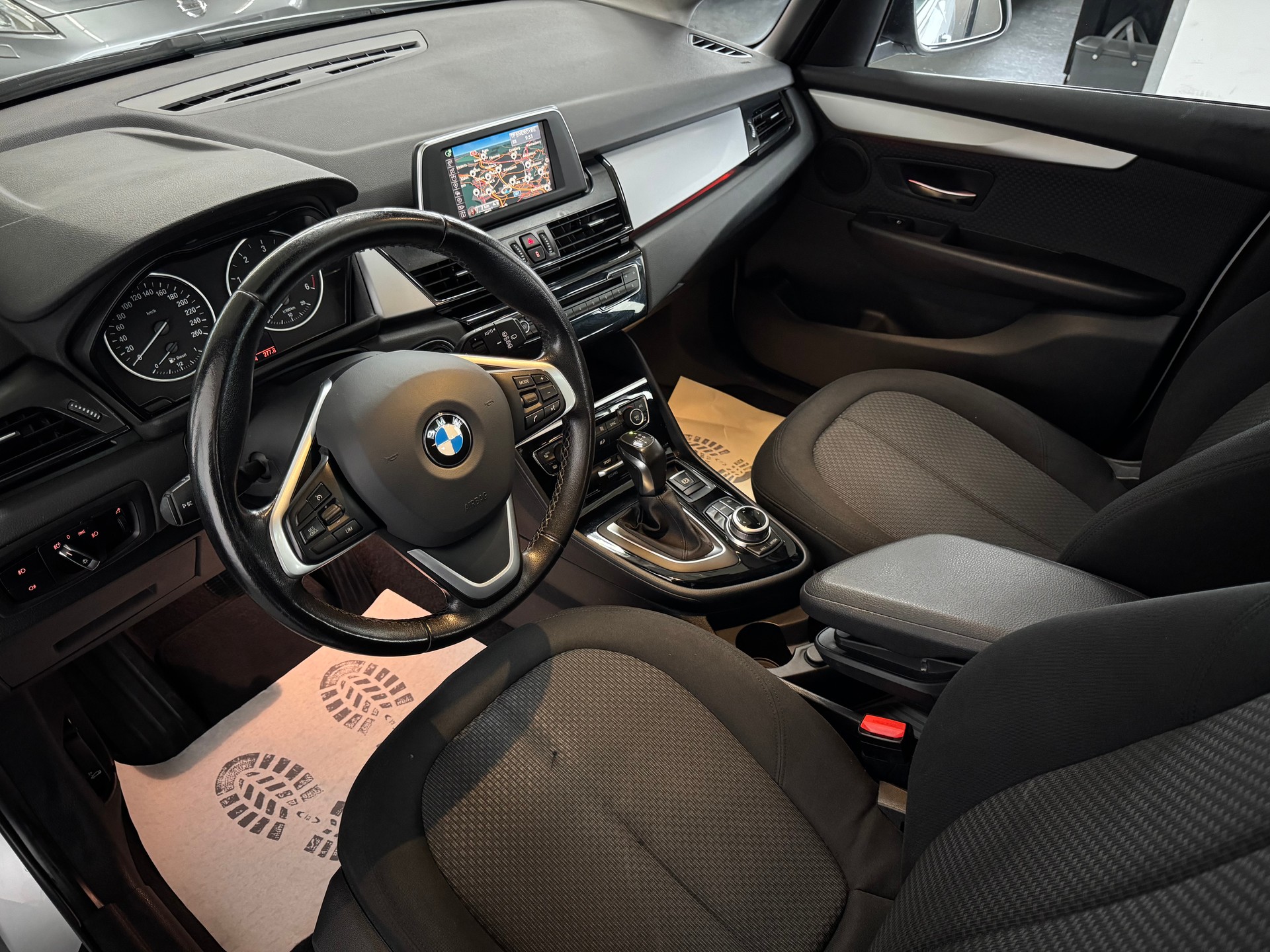 BMW 218d xDrive Gran Tourer Steptronic-image-12