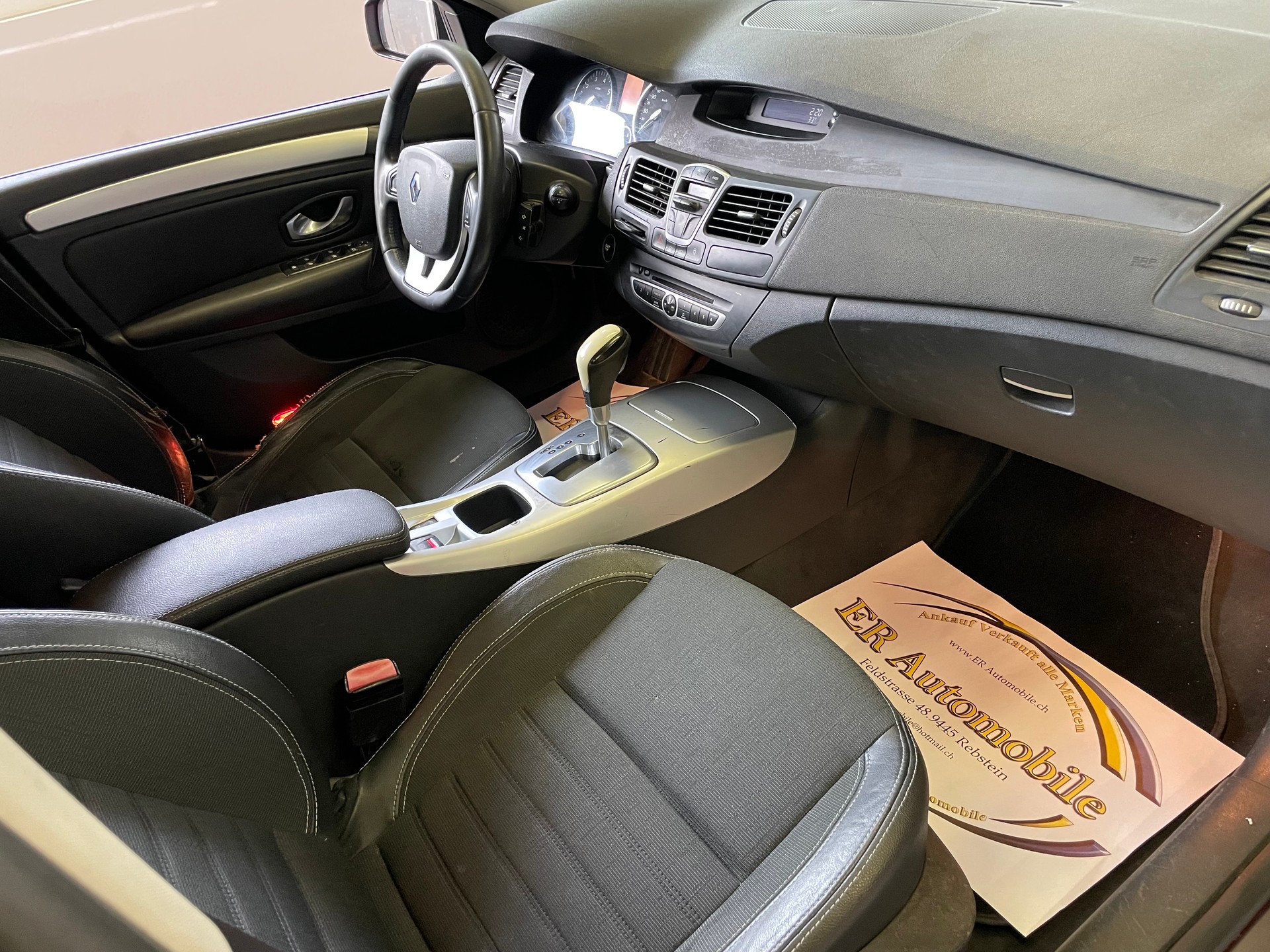RENAULT Laguna Grandtour 2.0 16V T Dynamique Automatic-image-9