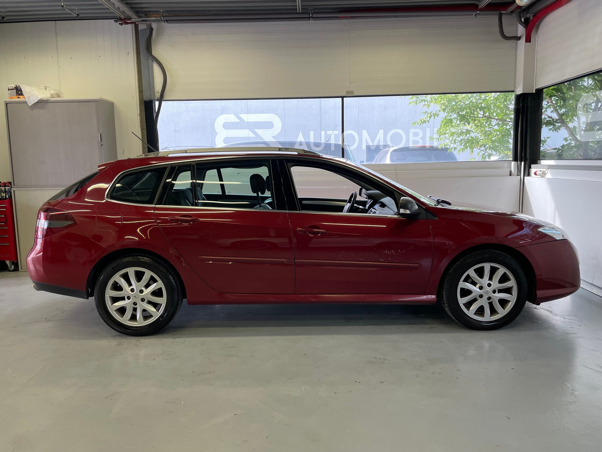 RENAULT Laguna Grandtour 2.0 16V T Dynamique Automatic-image-3
