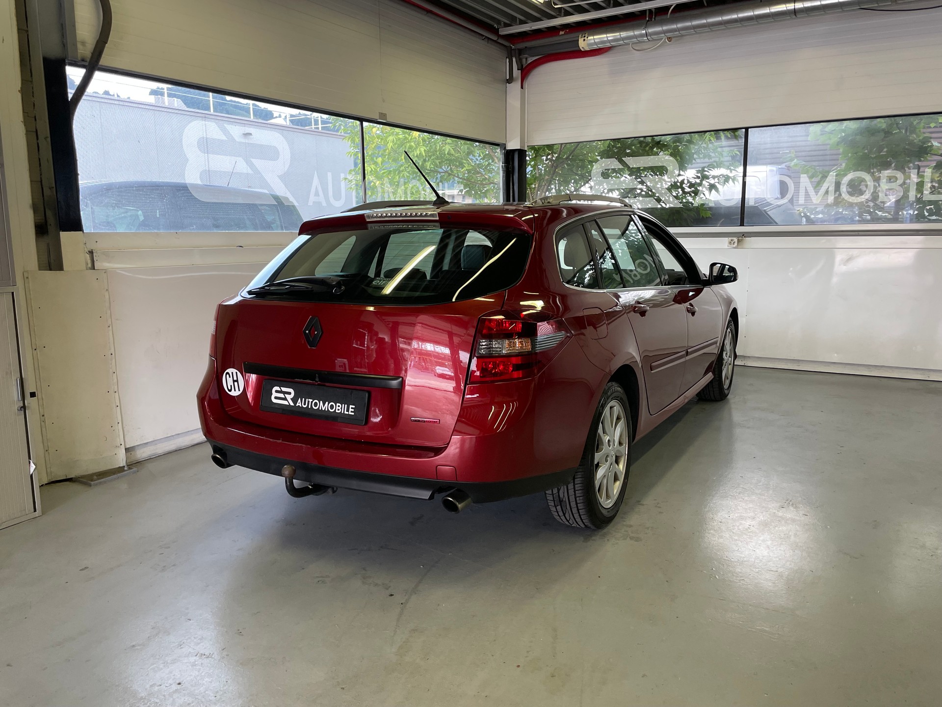 RENAULT Laguna Grandtour 2.0 16V T Dynamique Automatic-image-2