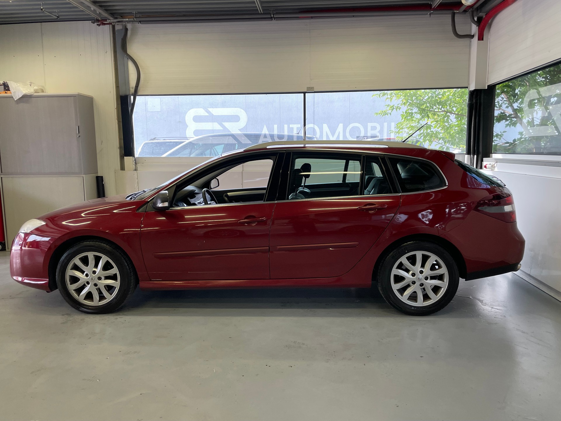 RENAULT Laguna Grandtour 2.0 16V T Dynamique Automatic-image-4