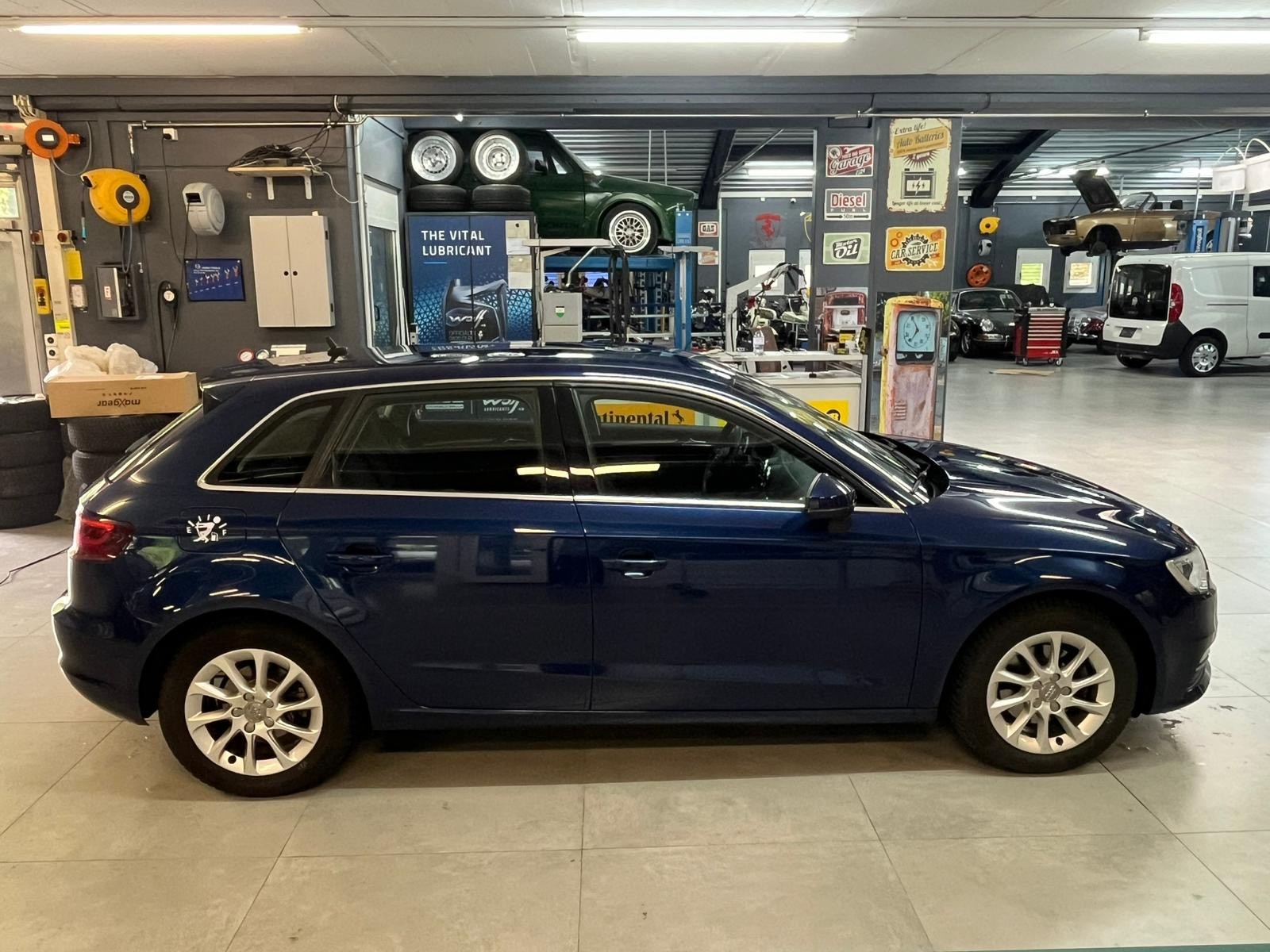 AUDI A3 Sportback 1.4 TFSI Ambition-image-6
