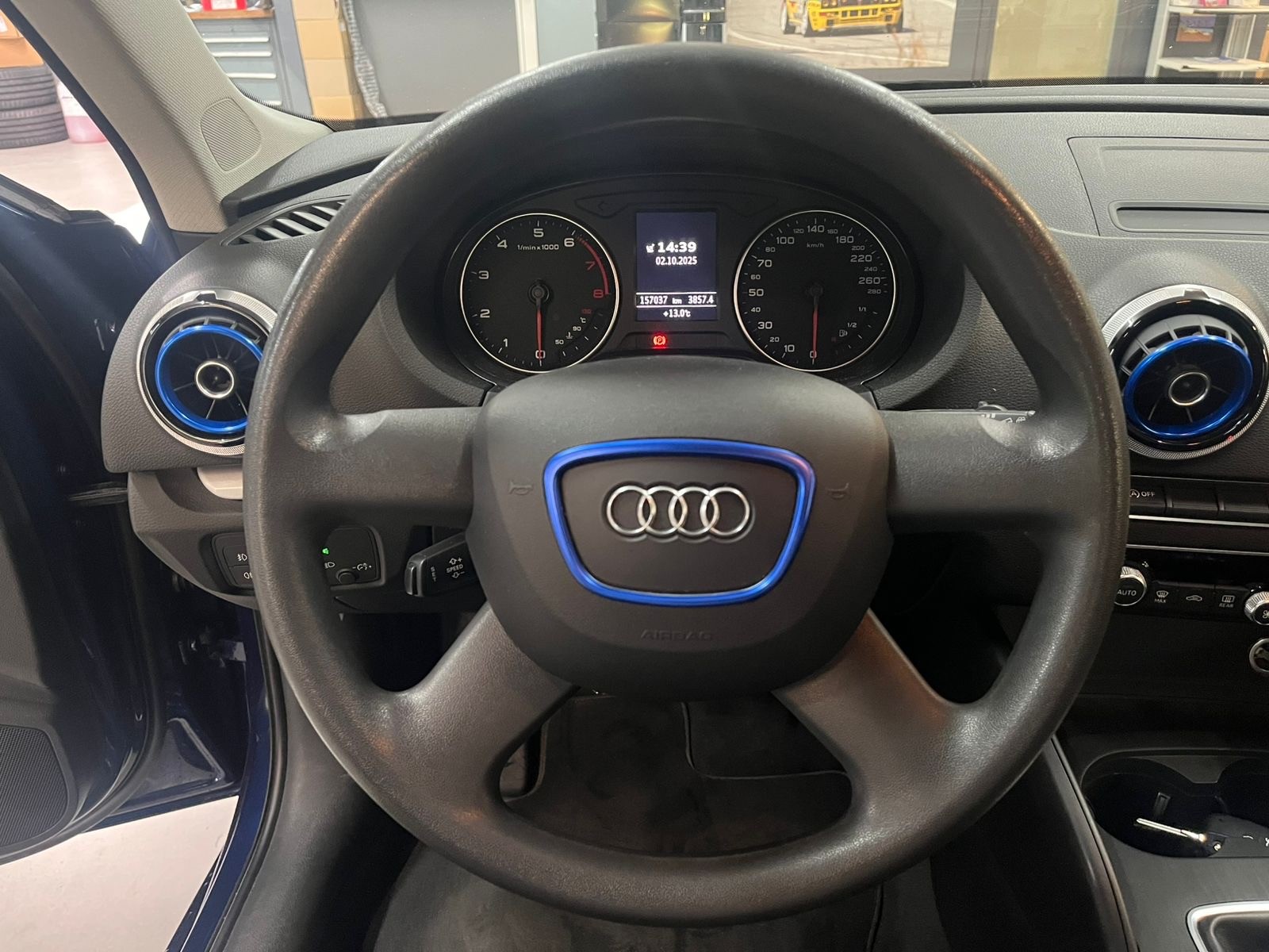 AUDI A3 Sportback 1.4 TFSI Ambition-image-12