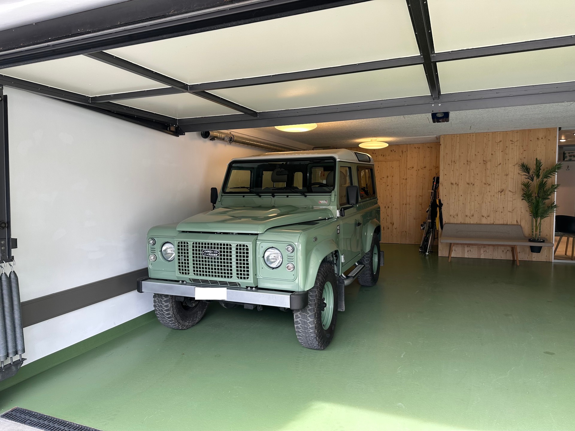 LAND ROVER Defender 90 2.2 TD4 Station Wagon Heritage-image-8