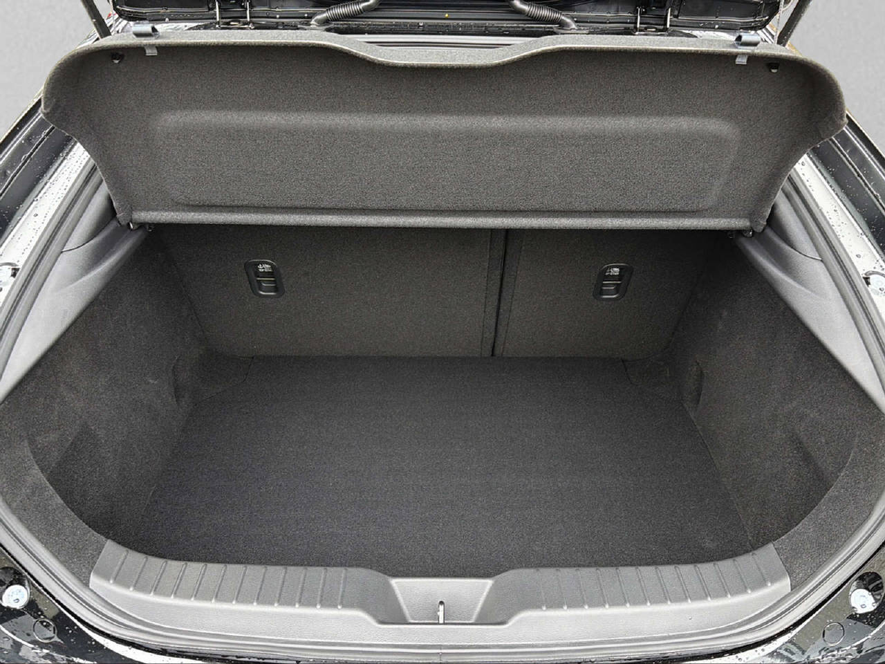 MAZDA 3 Hatchback 2.5 140 PS Takumi FWD-image-7