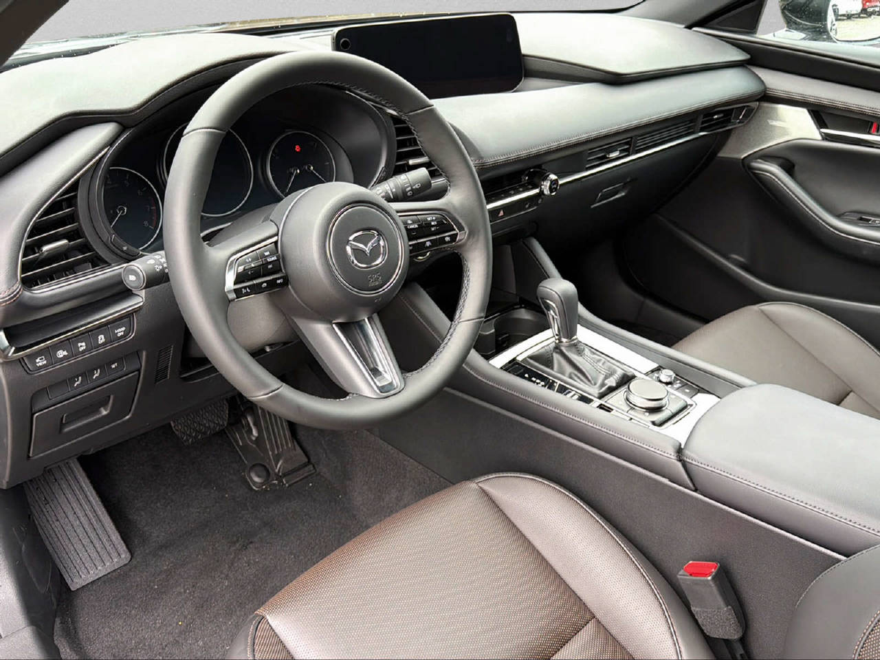 MAZDA 3 Hatchback 2.5 140 PS Takumi FWD-image-4