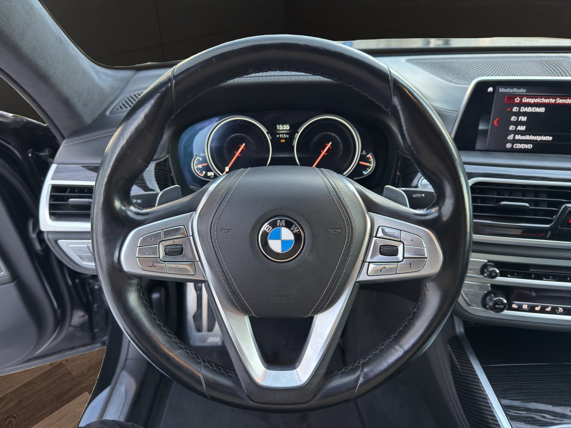 BMW 750i xDrive Steptronic-image-8