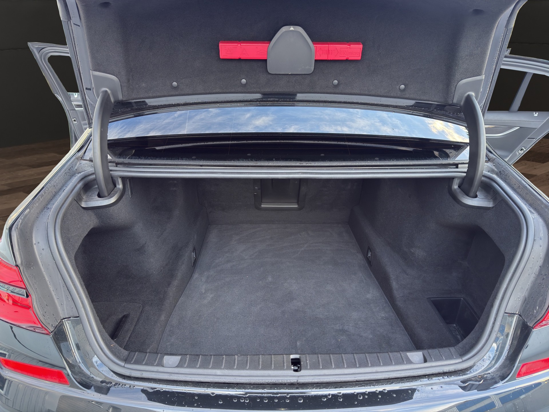 BMW 750i xDrive Steptronic-image-13