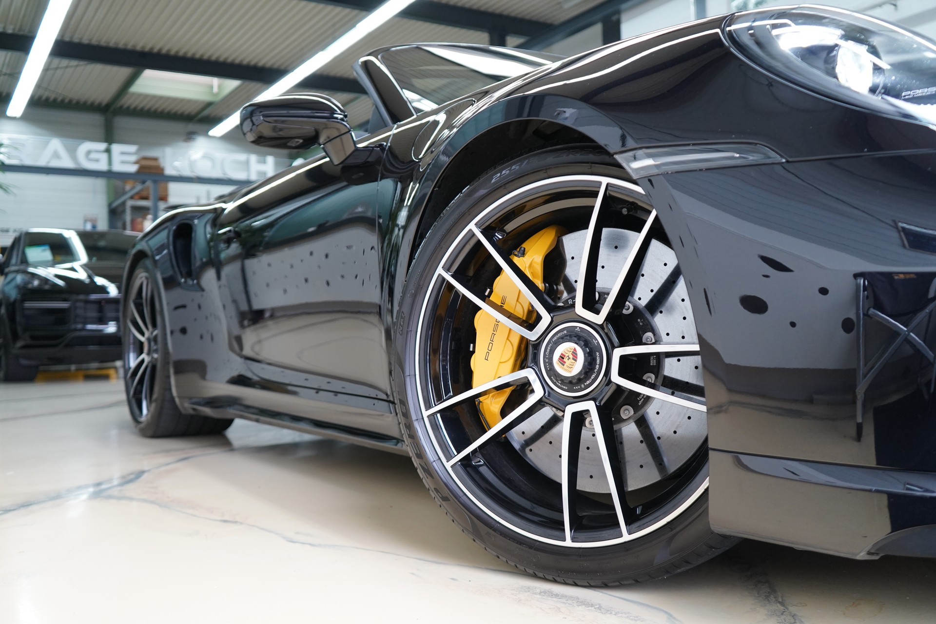 PORSCHE 911 Turbo S Cabriolet PDK-image-13