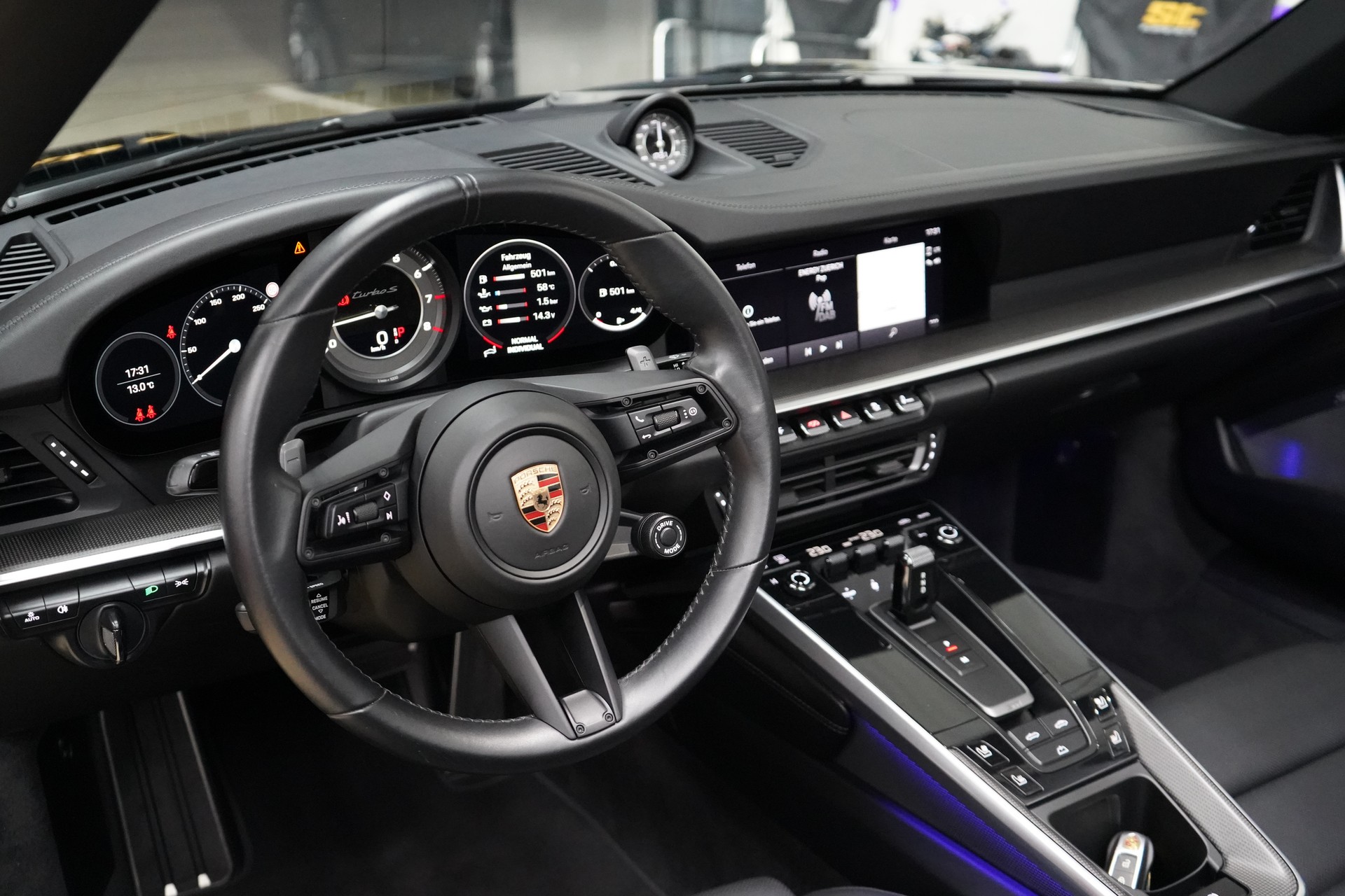 PORSCHE 911 Turbo S Cabriolet PDK-image-16