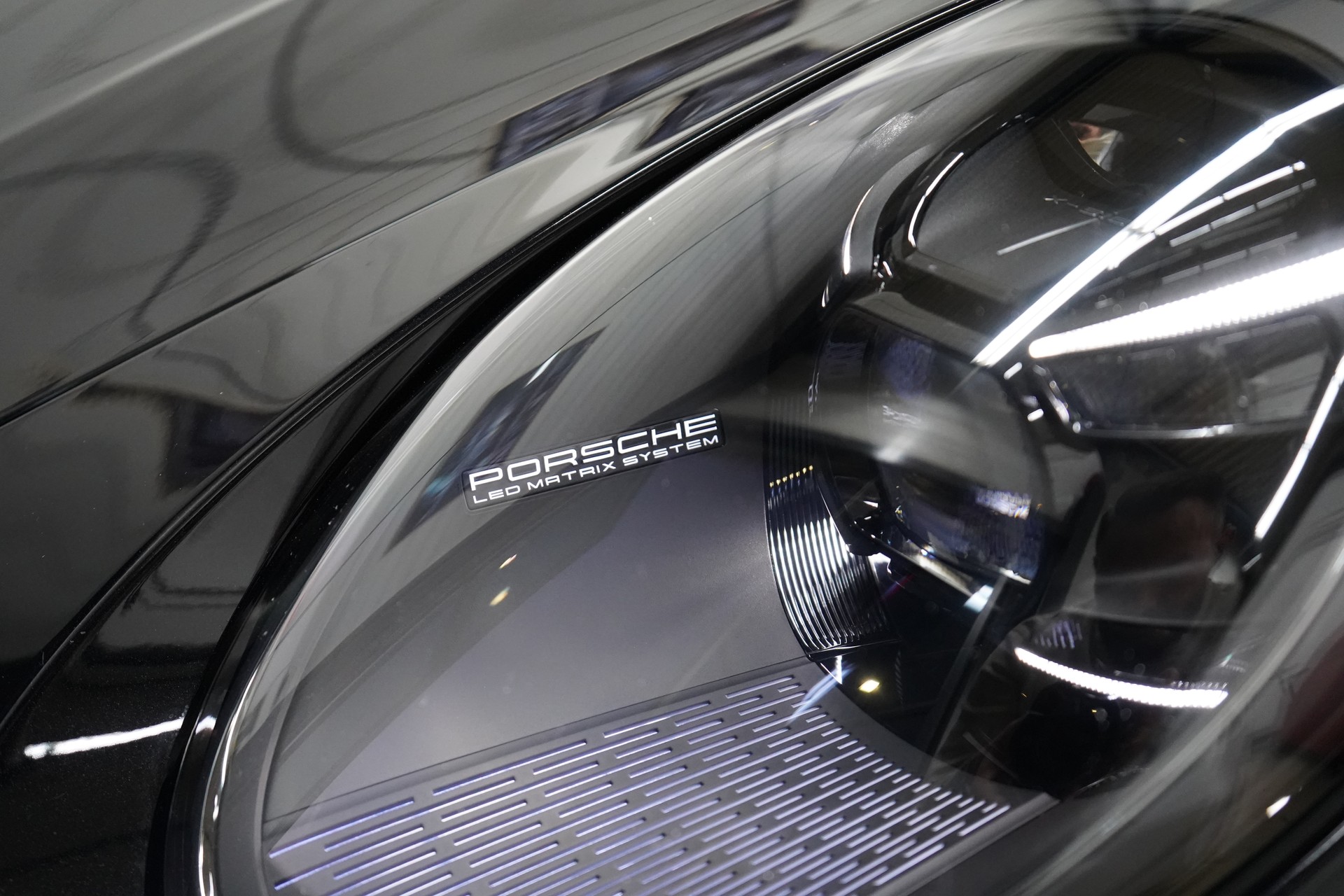PORSCHE 911 Turbo S Cabriolet PDK-image-14
