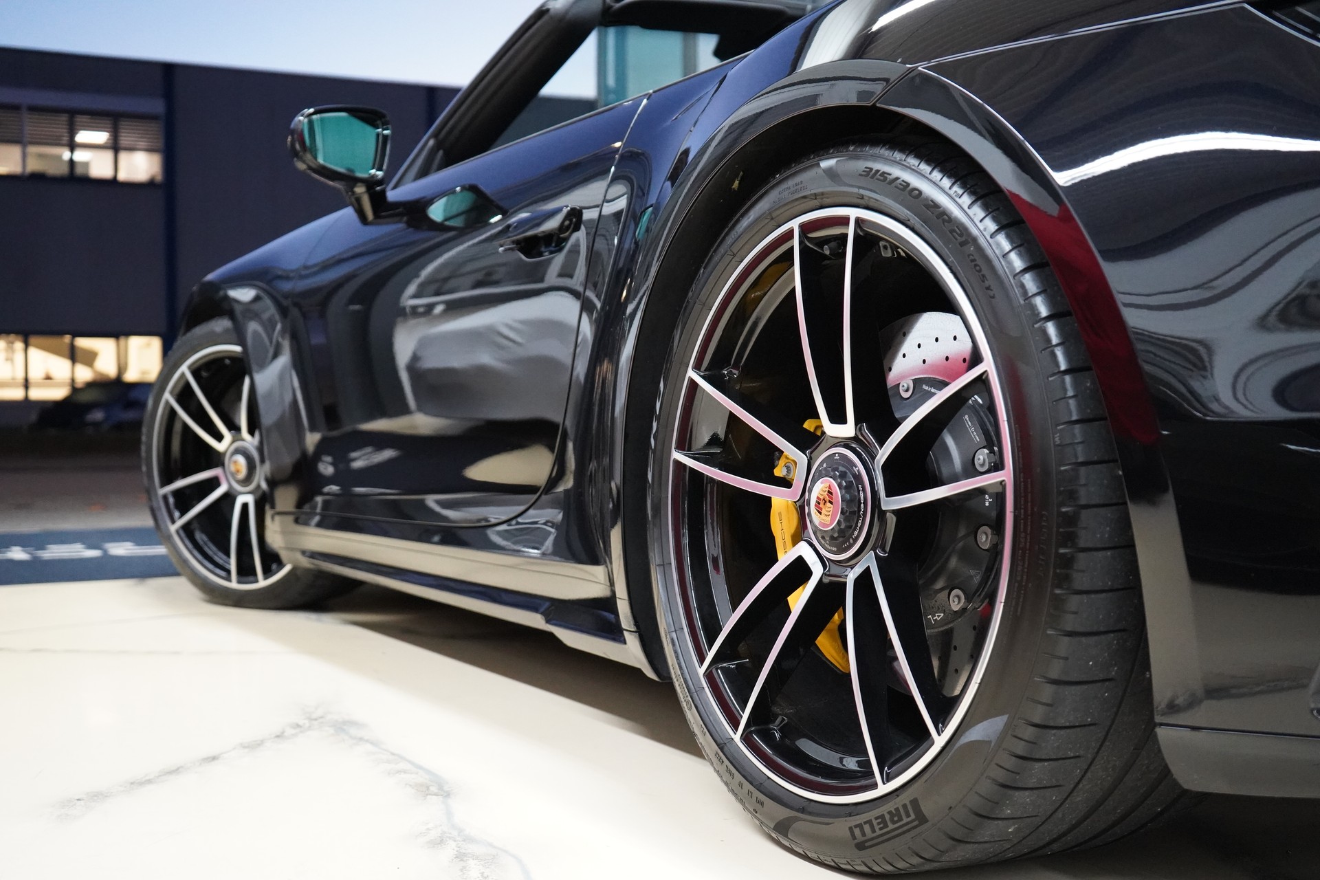 PORSCHE 911 Turbo S Cabriolet PDK-image-6