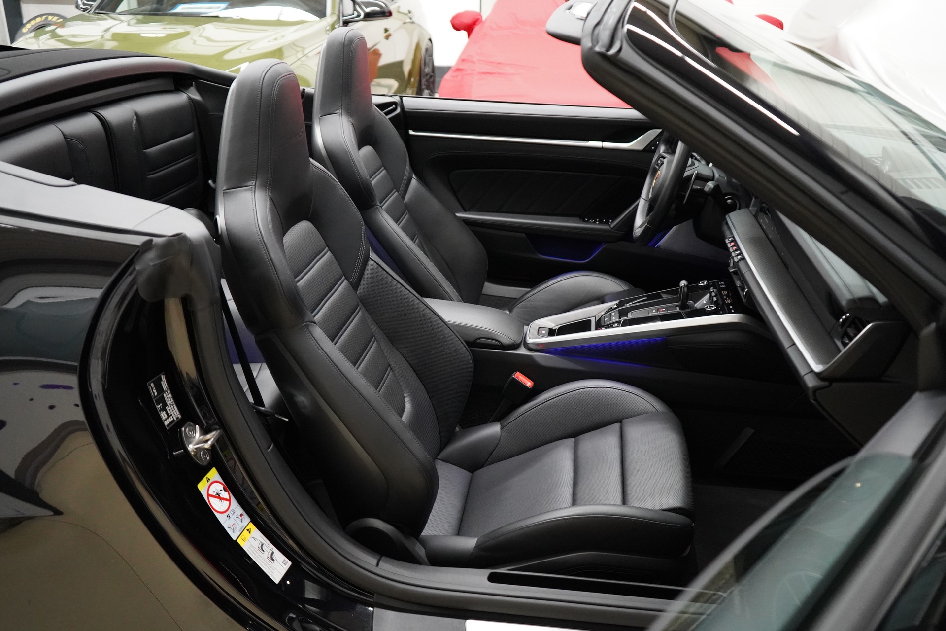 PORSCHE 911 Turbo S Cabriolet PDK-image-30