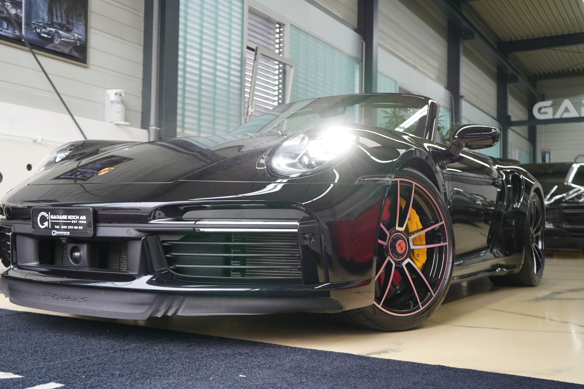 PORSCHE 911 Turbo S Cabriolet PDK-image-1