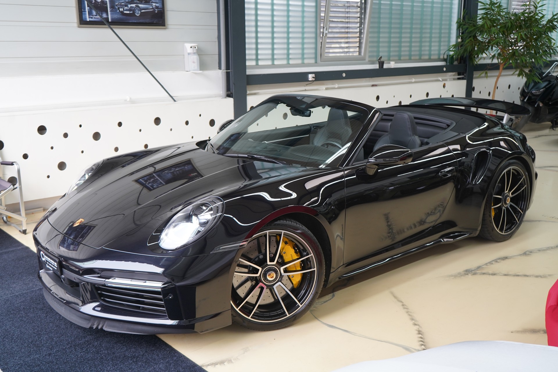 PORSCHE 911 Turbo S Cabriolet PDK-image-2