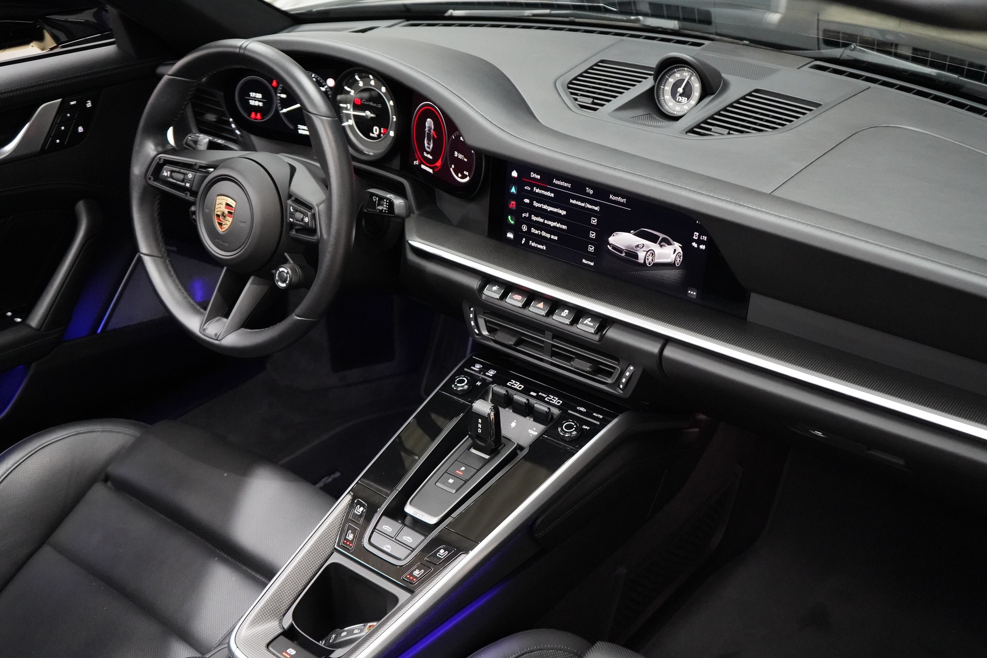 PORSCHE 911 Turbo S Cabriolet PDK-image-26