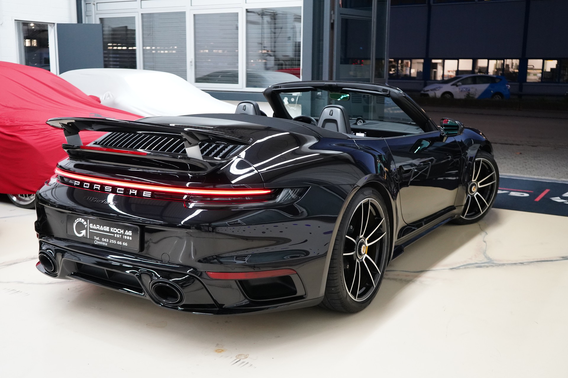 PORSCHE 911 Turbo S Cabriolet PDK-image-8