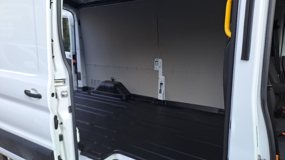 FORD E-Transit Van 350 L3 Trend RWD 68kWh-image-10
