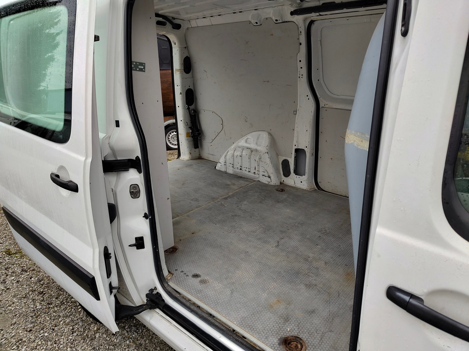TOYOTA Proace 2.0D Glass Van Terra L2H1-image-5