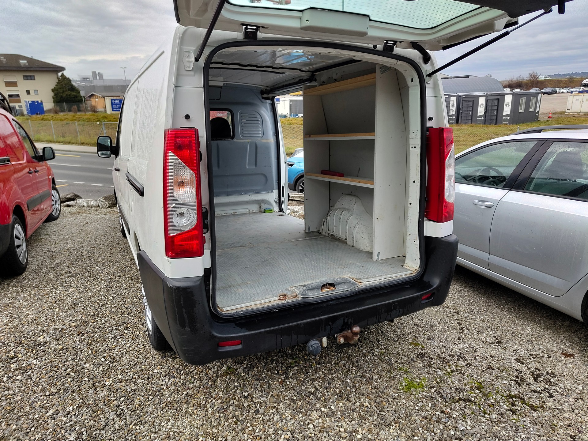 TOYOTA Proace 2.0D Glass Van Terra L2H1-image-3