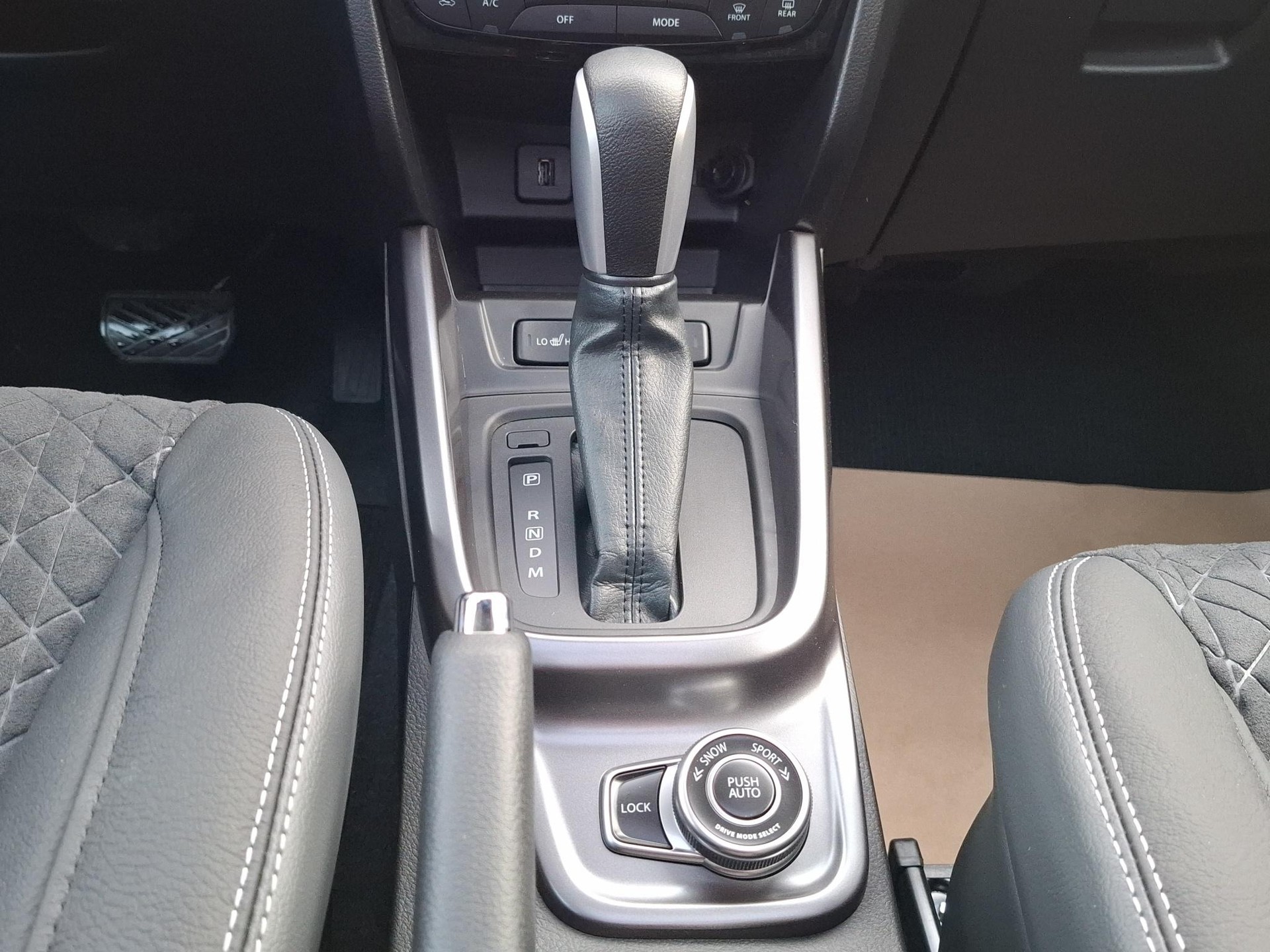 SUZUKI Vitara 1.4 T Sakura Top Hybrid 4x4-image-10