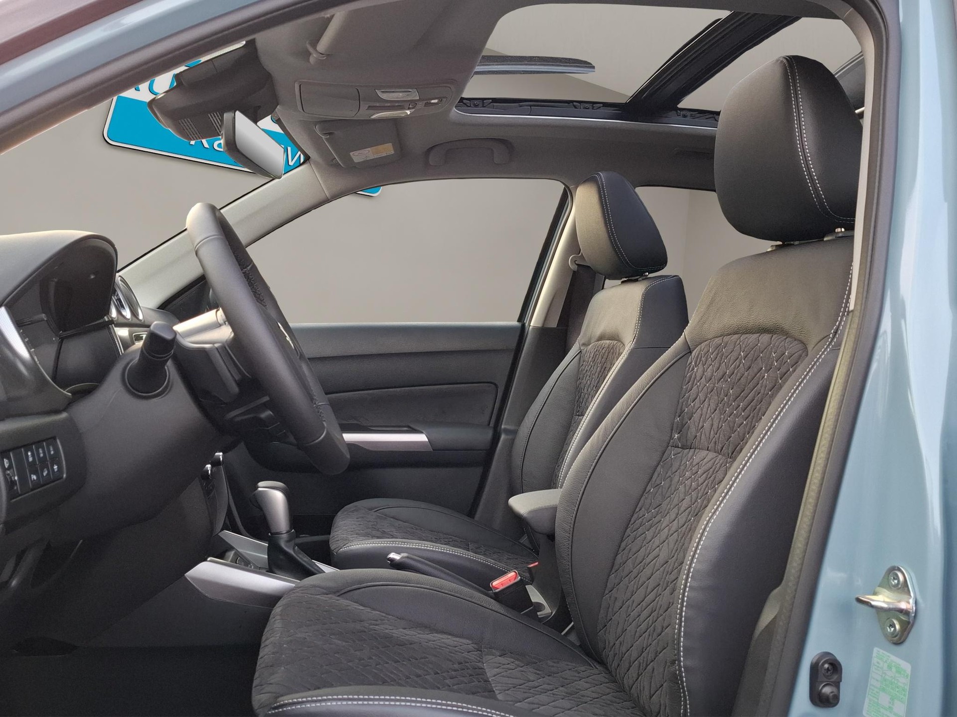 SUZUKI Vitara 1.4 T Sakura Top Hybrid 4x4-image-5