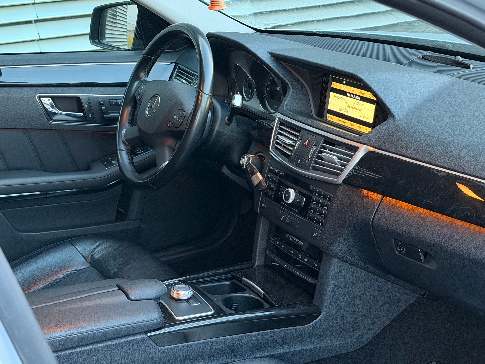 MERCEDES-BENZ E 350 Elégance 4Matic 7G-Tronic-image-9