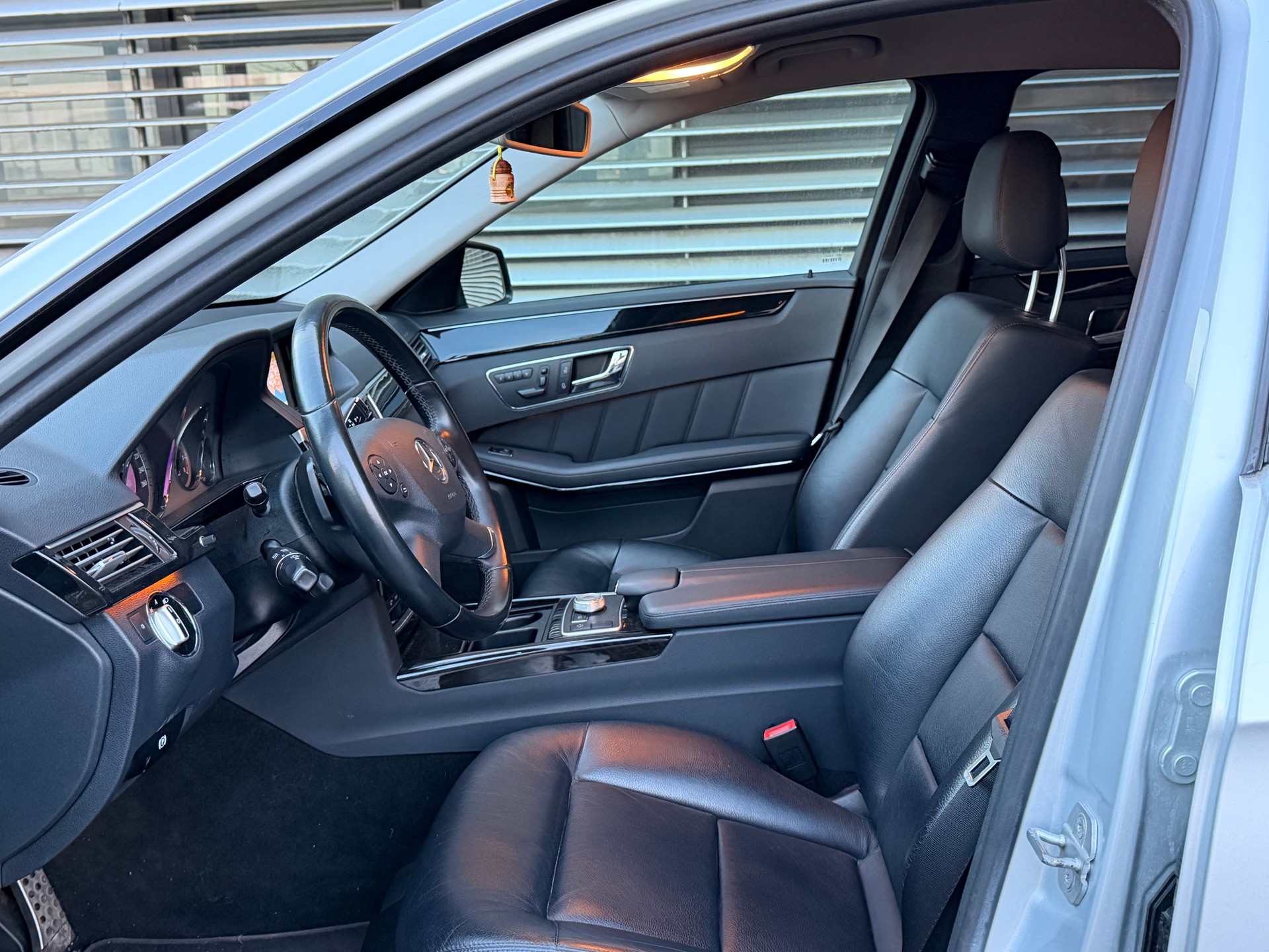 MERCEDES-BENZ E 350 Elégance 4Matic 7G-Tronic-image-7
